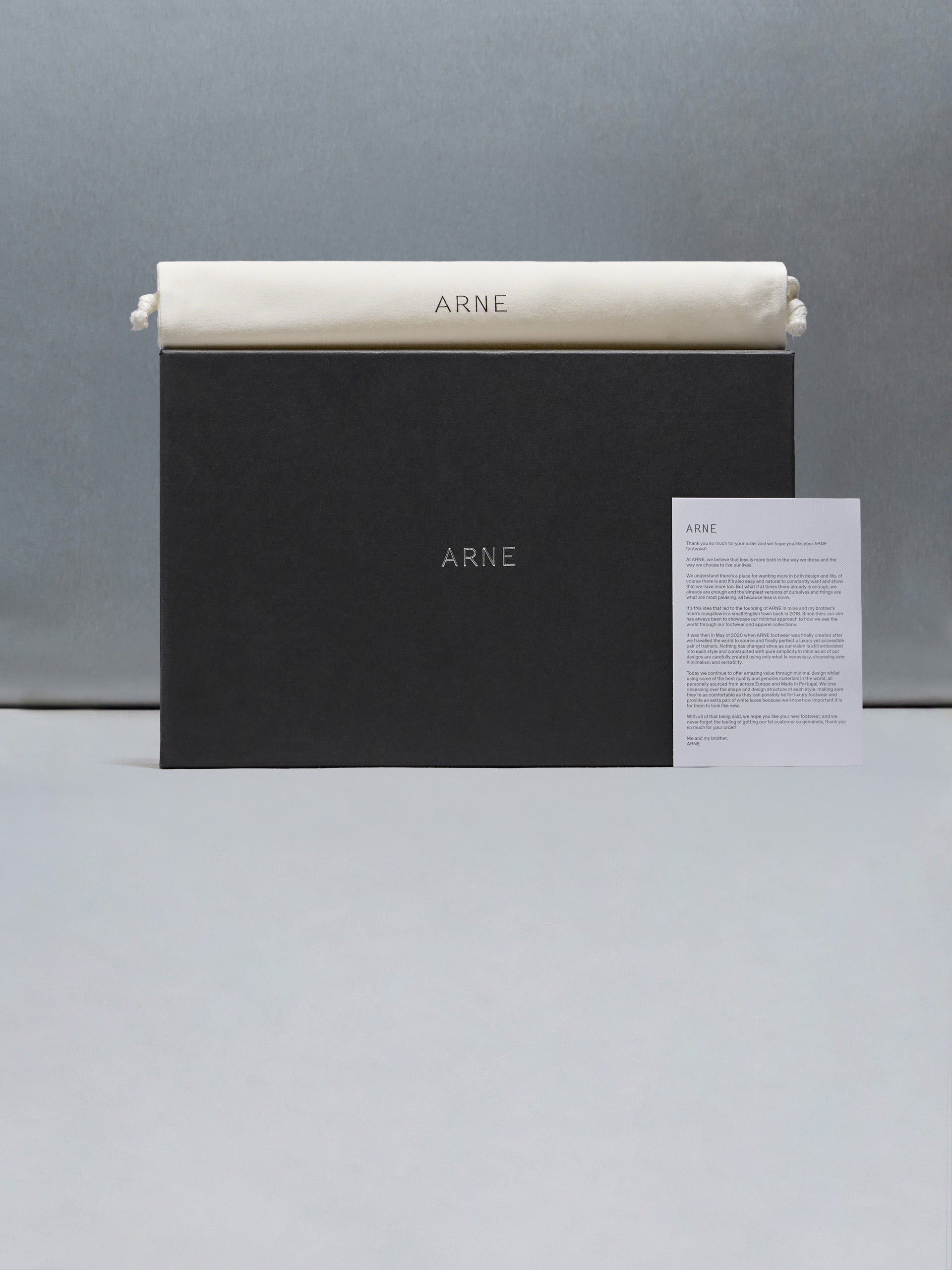 Chunky Essential Trainer in White Beige