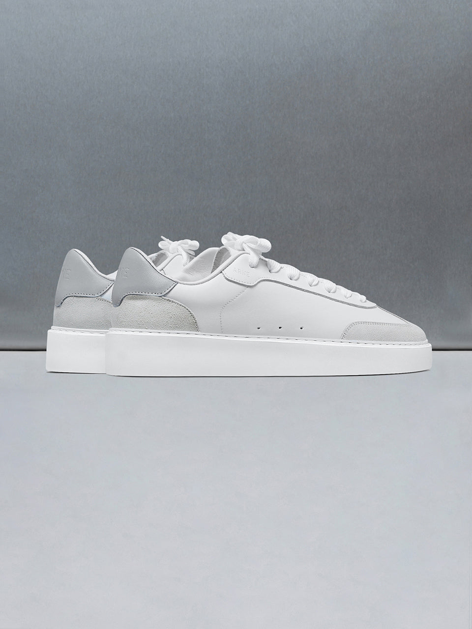 Tennis Trainer in White Grey