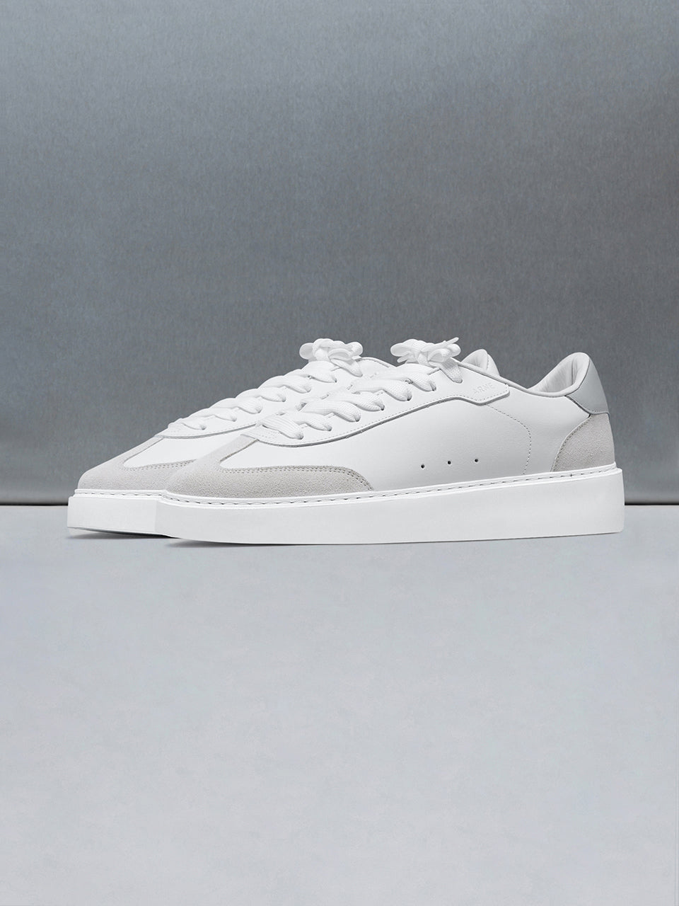 Tennis Trainer in White Grey