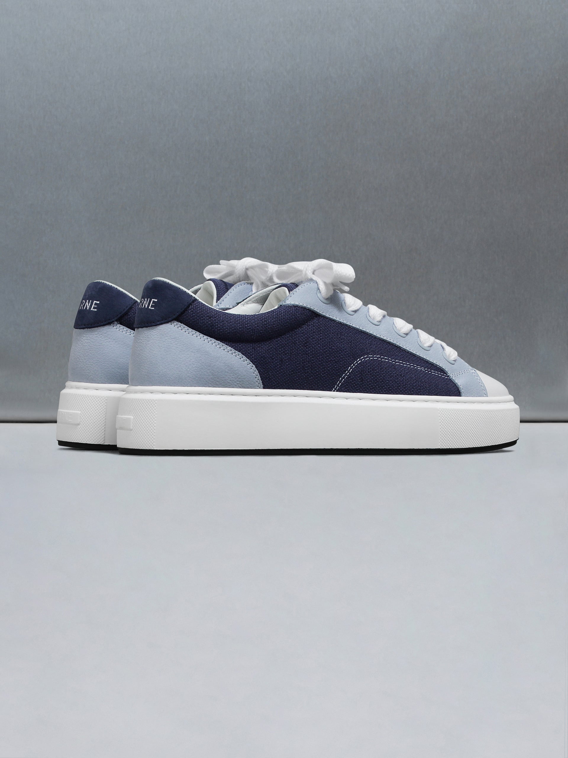 Studio Trainer in Navy