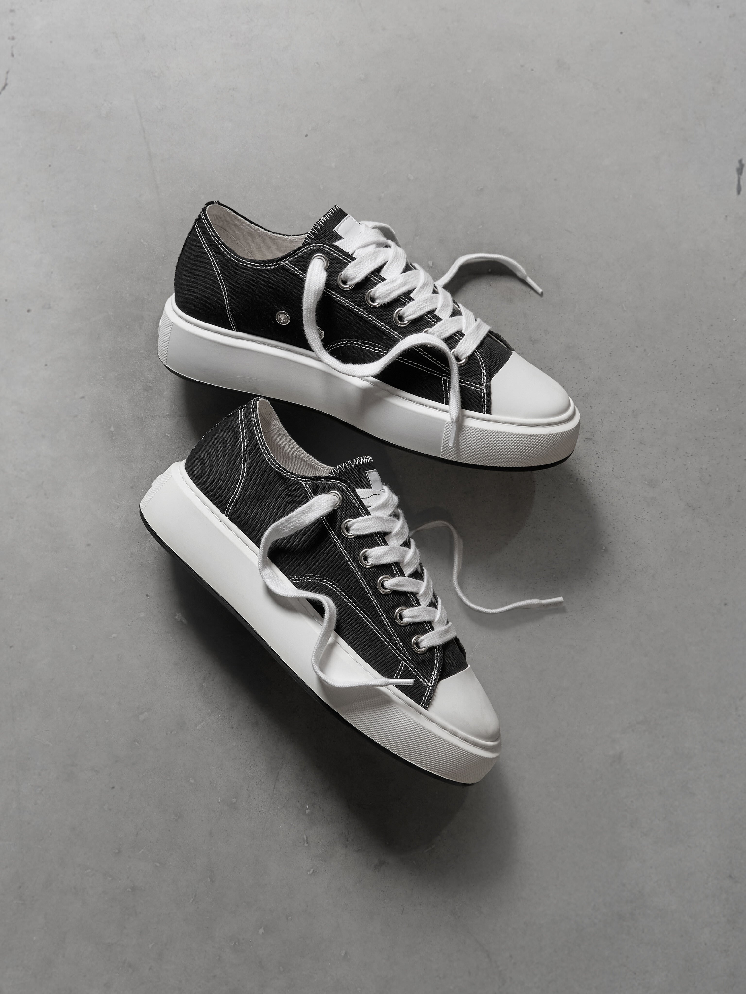 Homerun in Black White