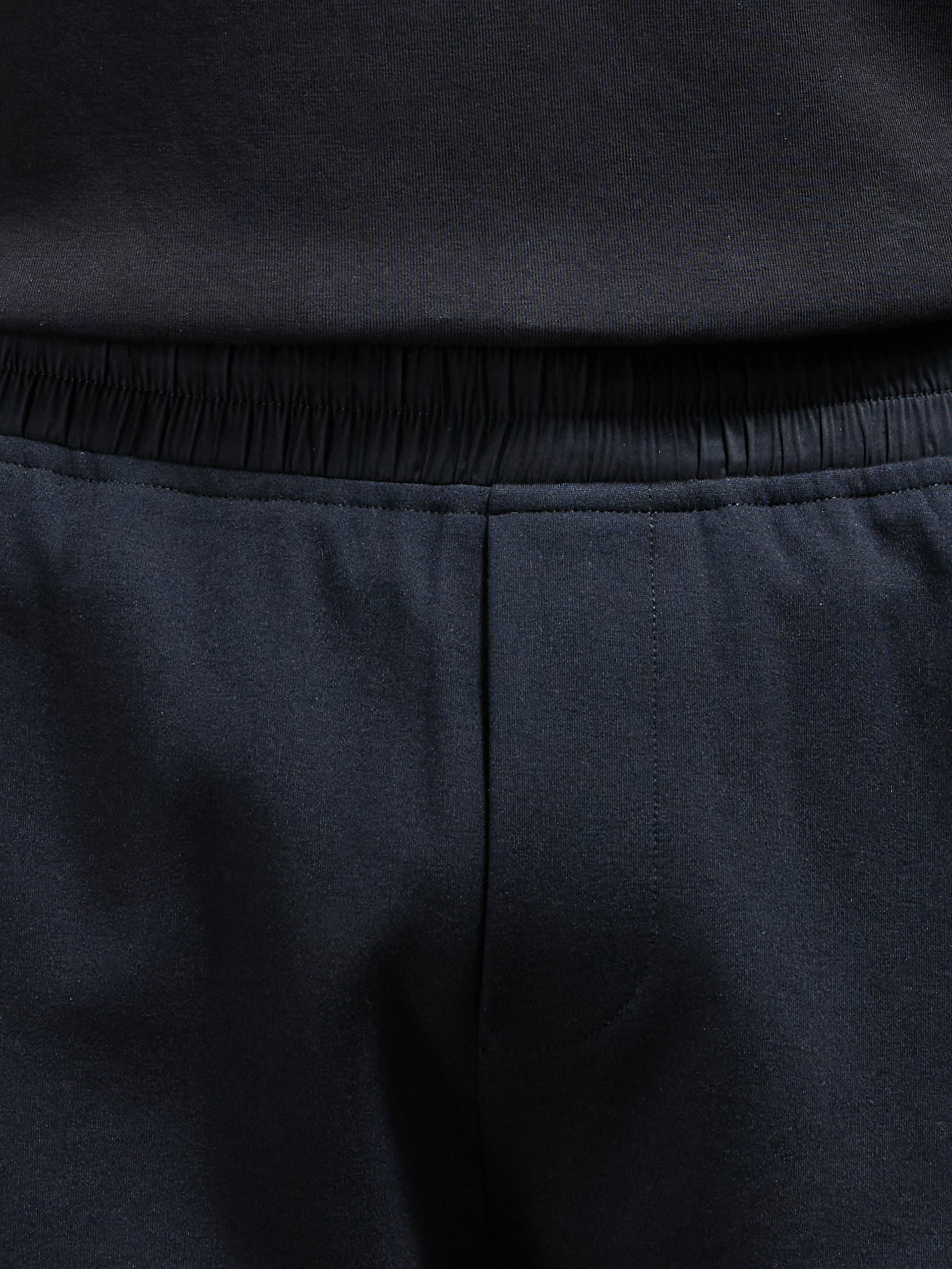 Hybrid Cargo Short in Black