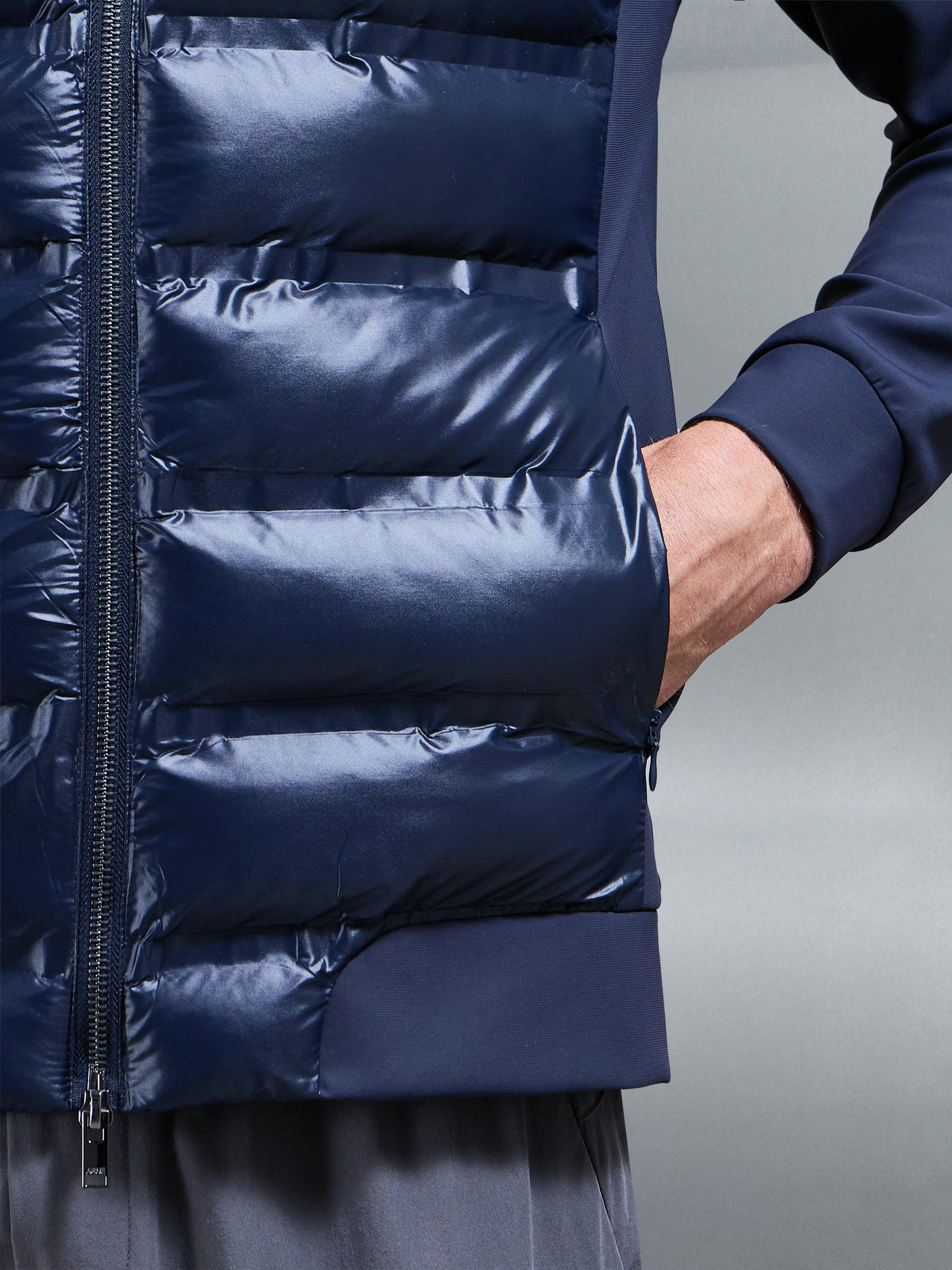 Hybrid Puffer Jacket in Navy