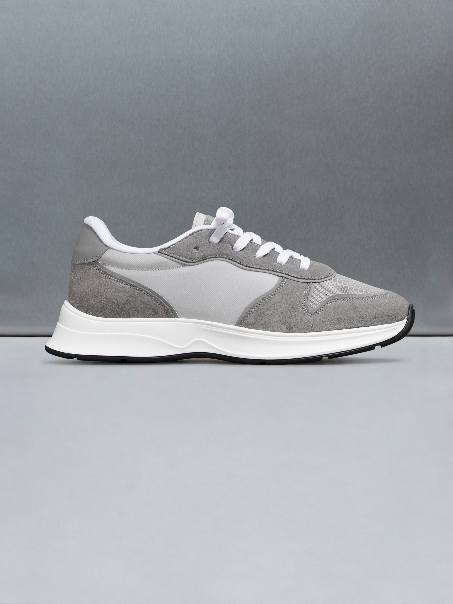 Hybrid Runner in Stone