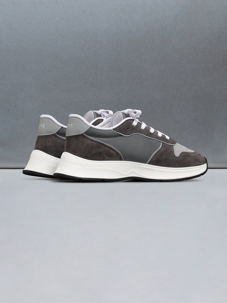 Hybrid Runner in Taupe