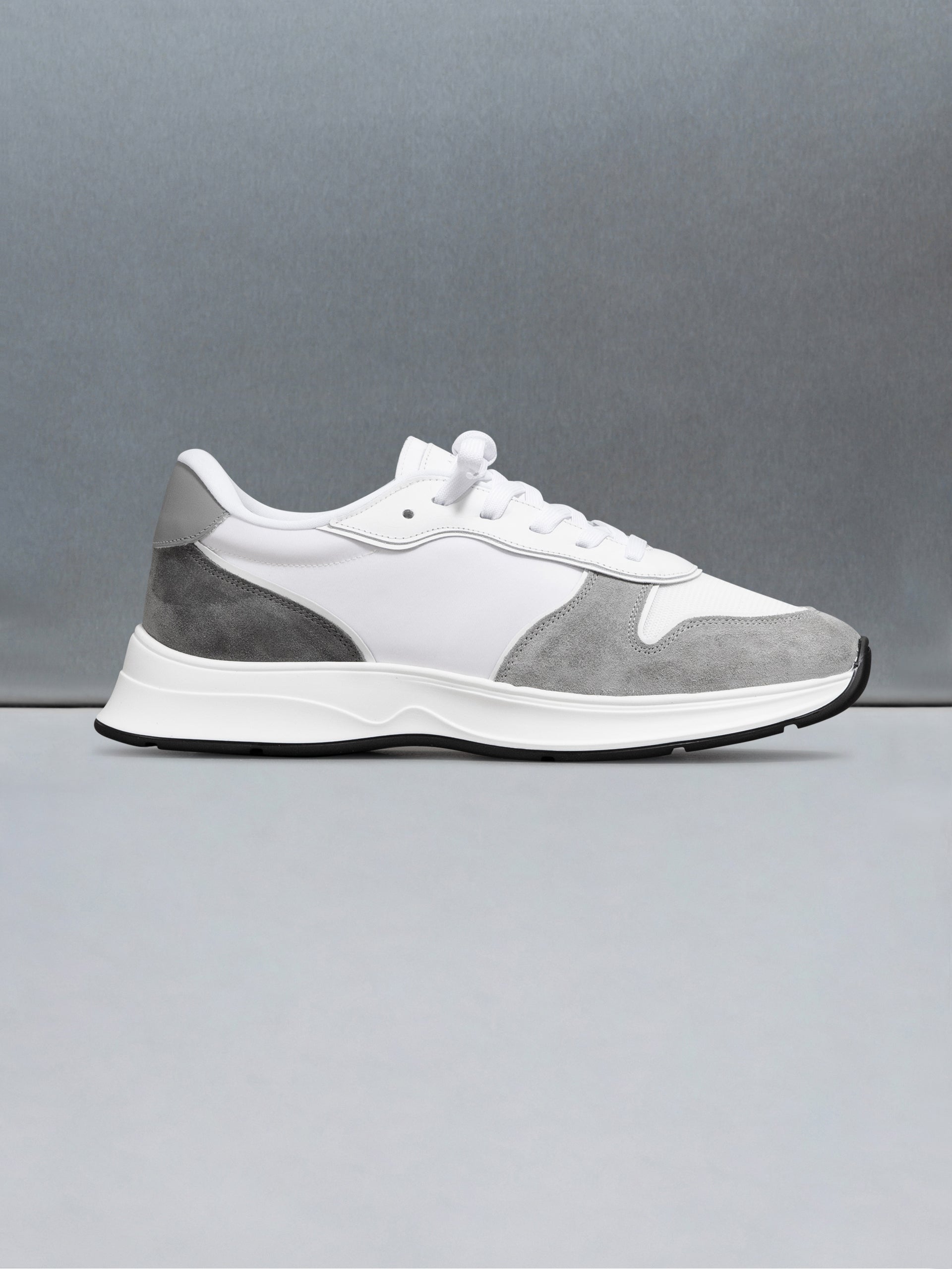 Hybrid Runner in White Grey