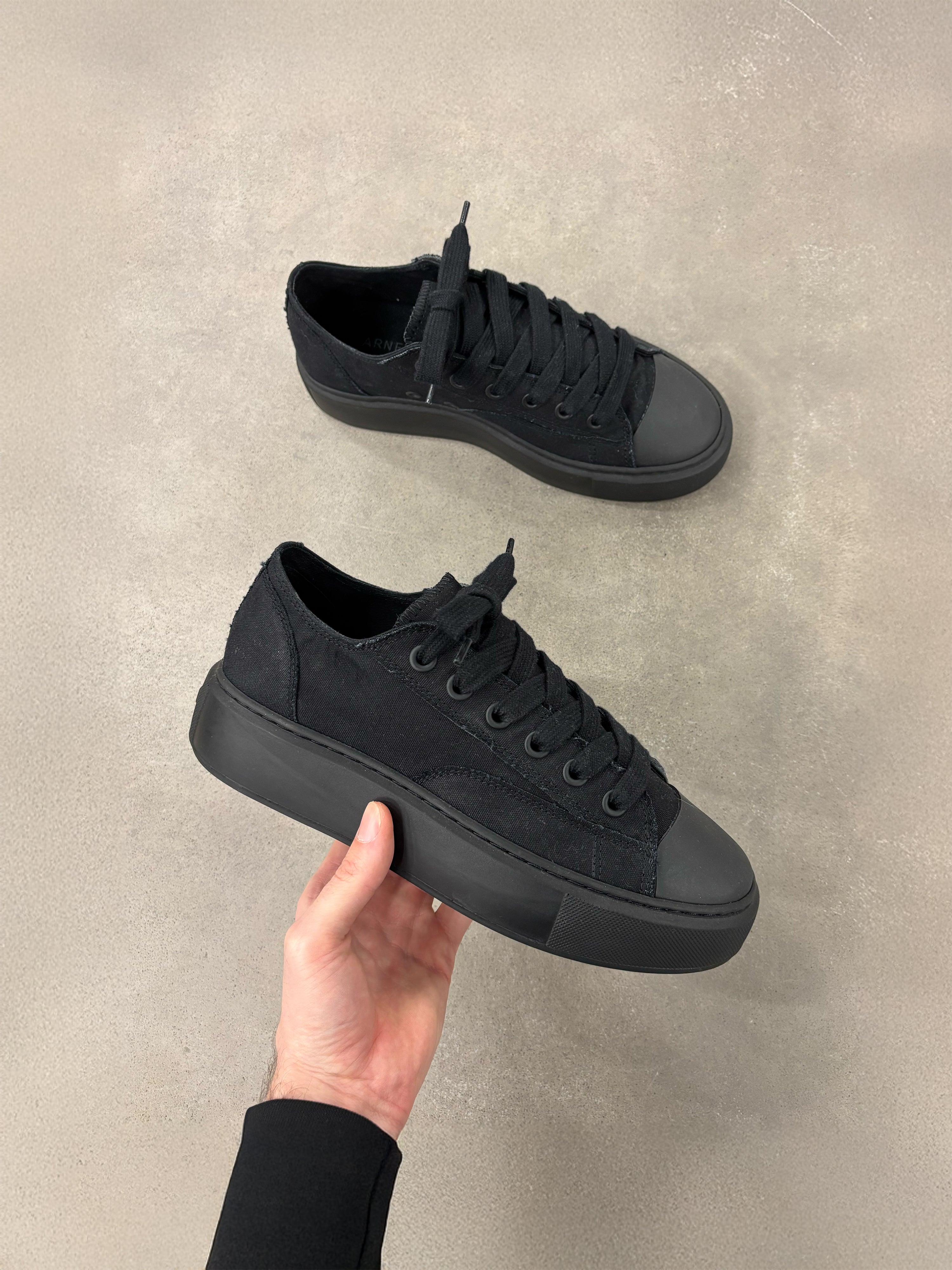 Homerun in Triple Black