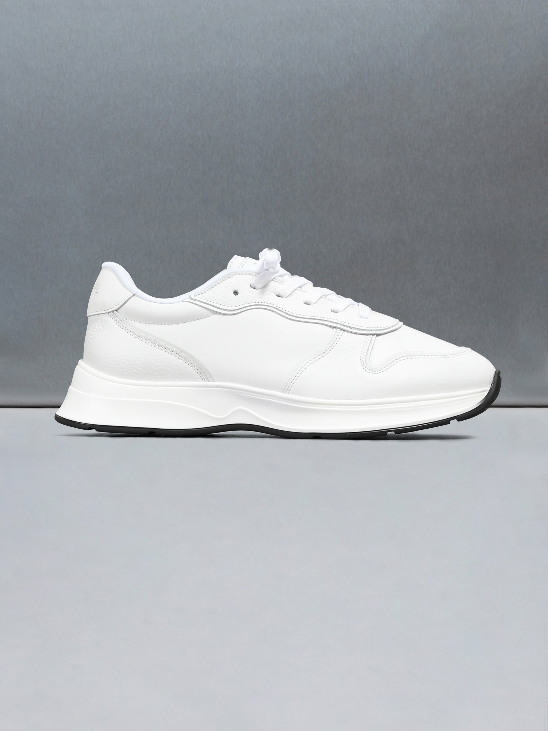 Hybrid Runner in Triple White