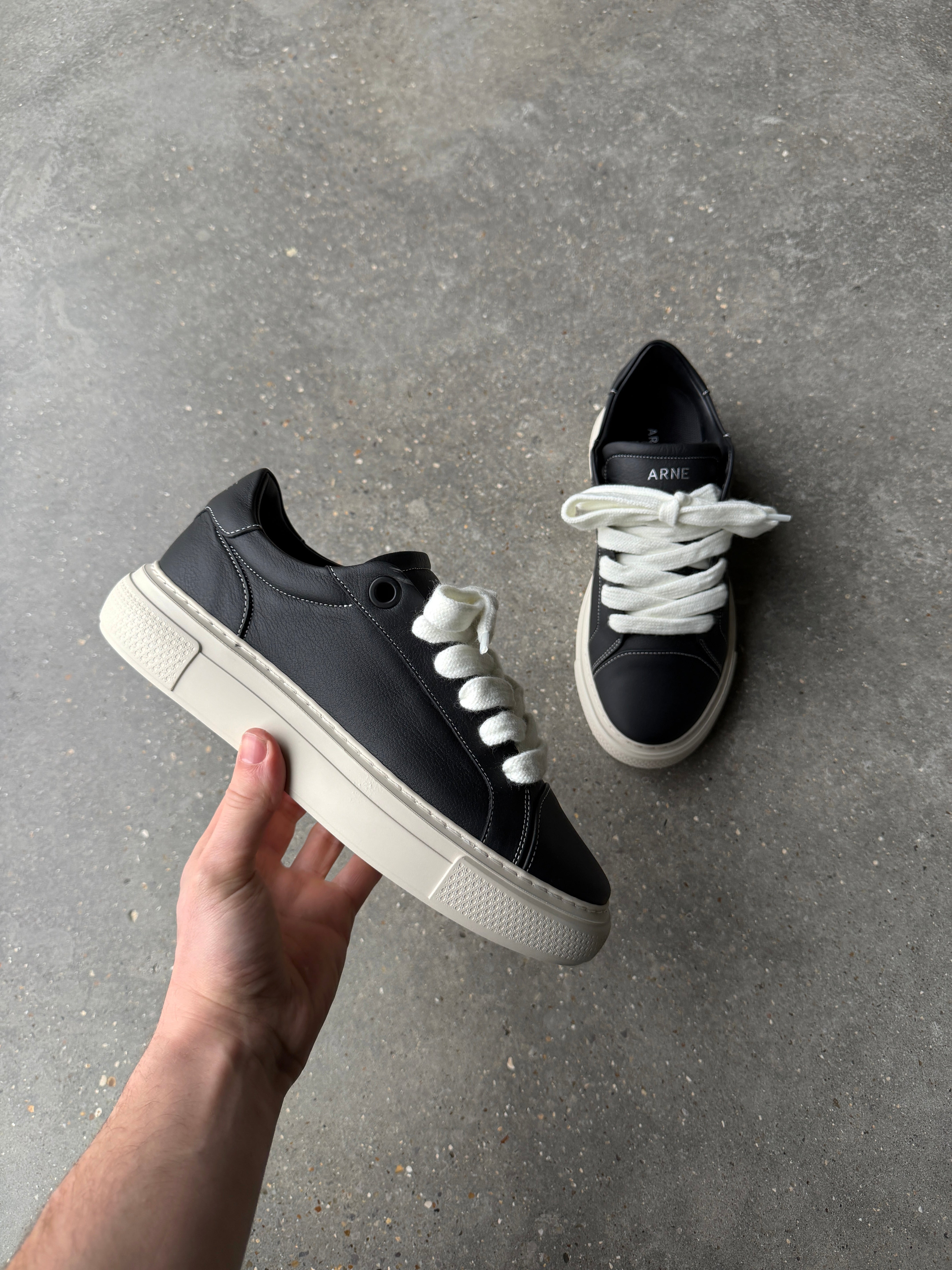 Chunky Essential Trainer in Black