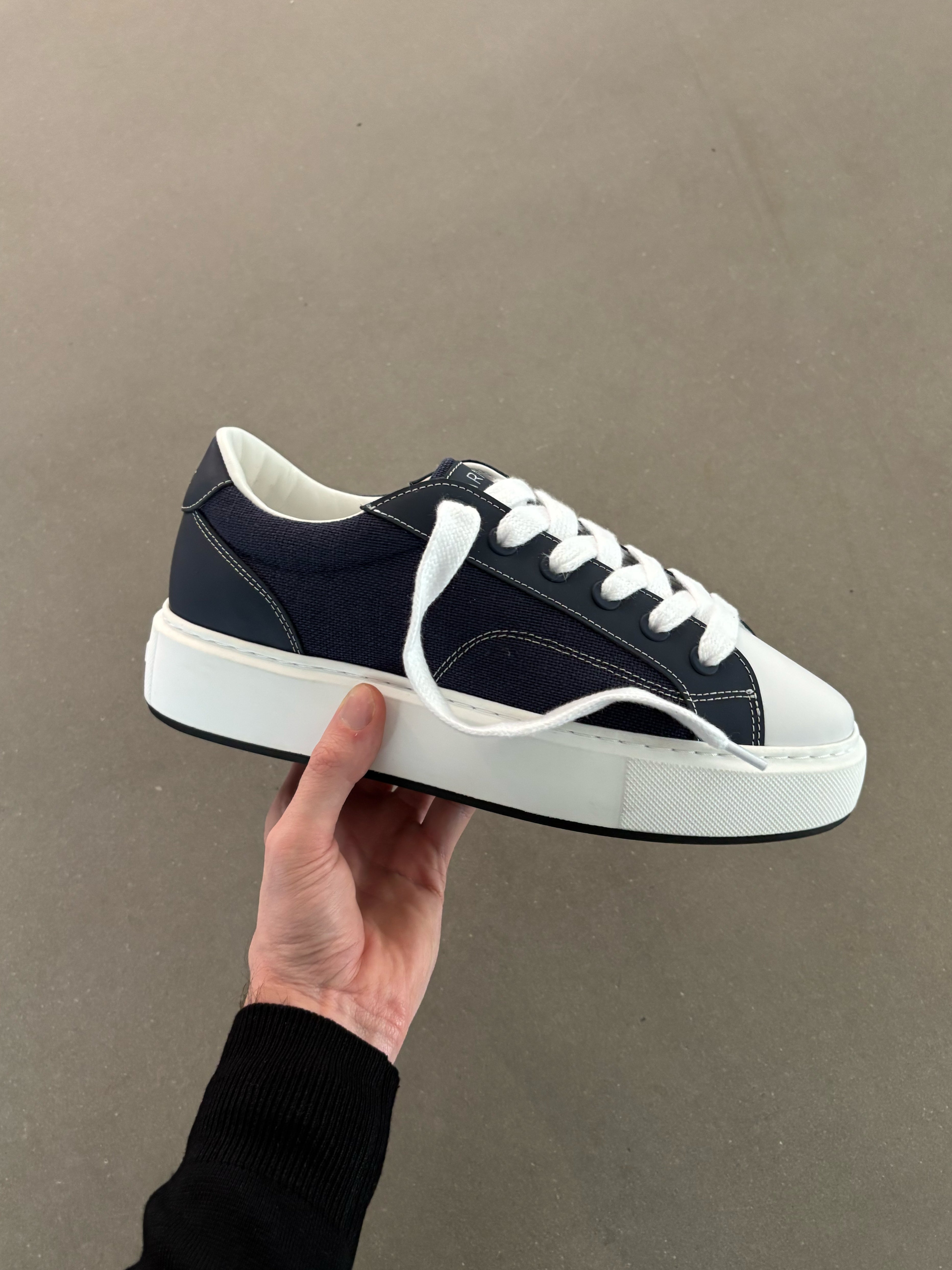 Studio Trainer in Navy White