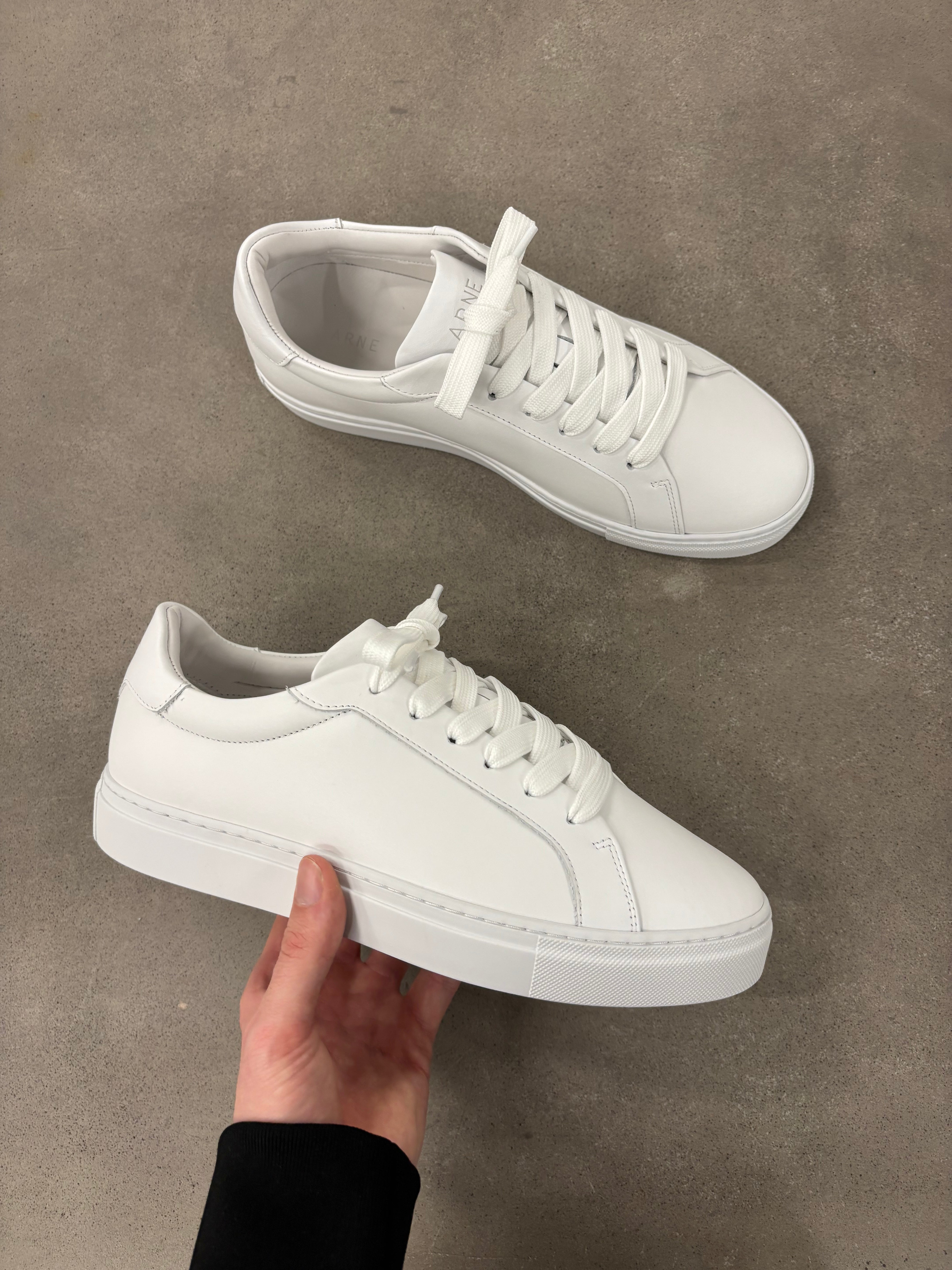 Low Essential Leather Trainer in White