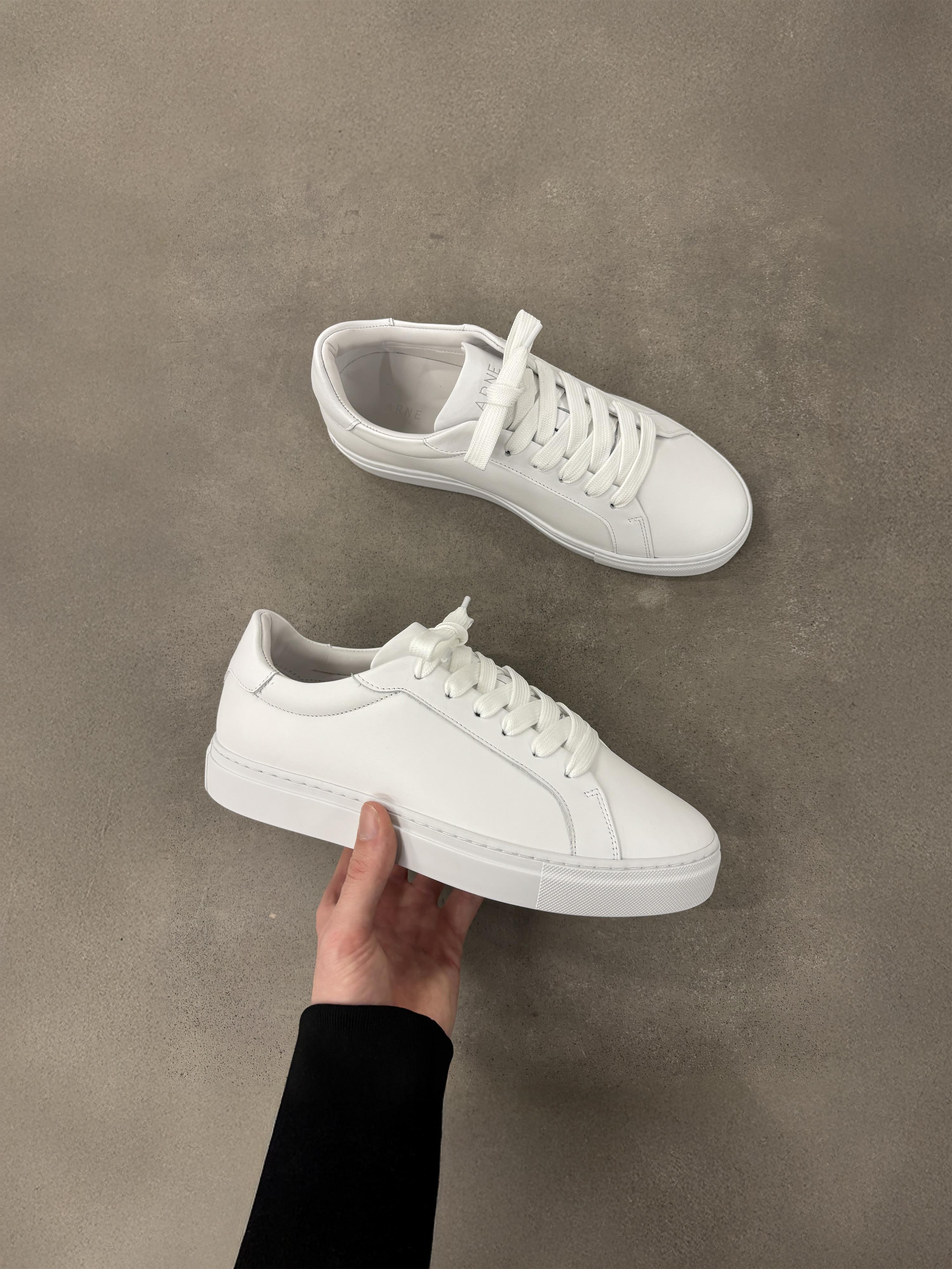 Low Essential Leather Trainer in White