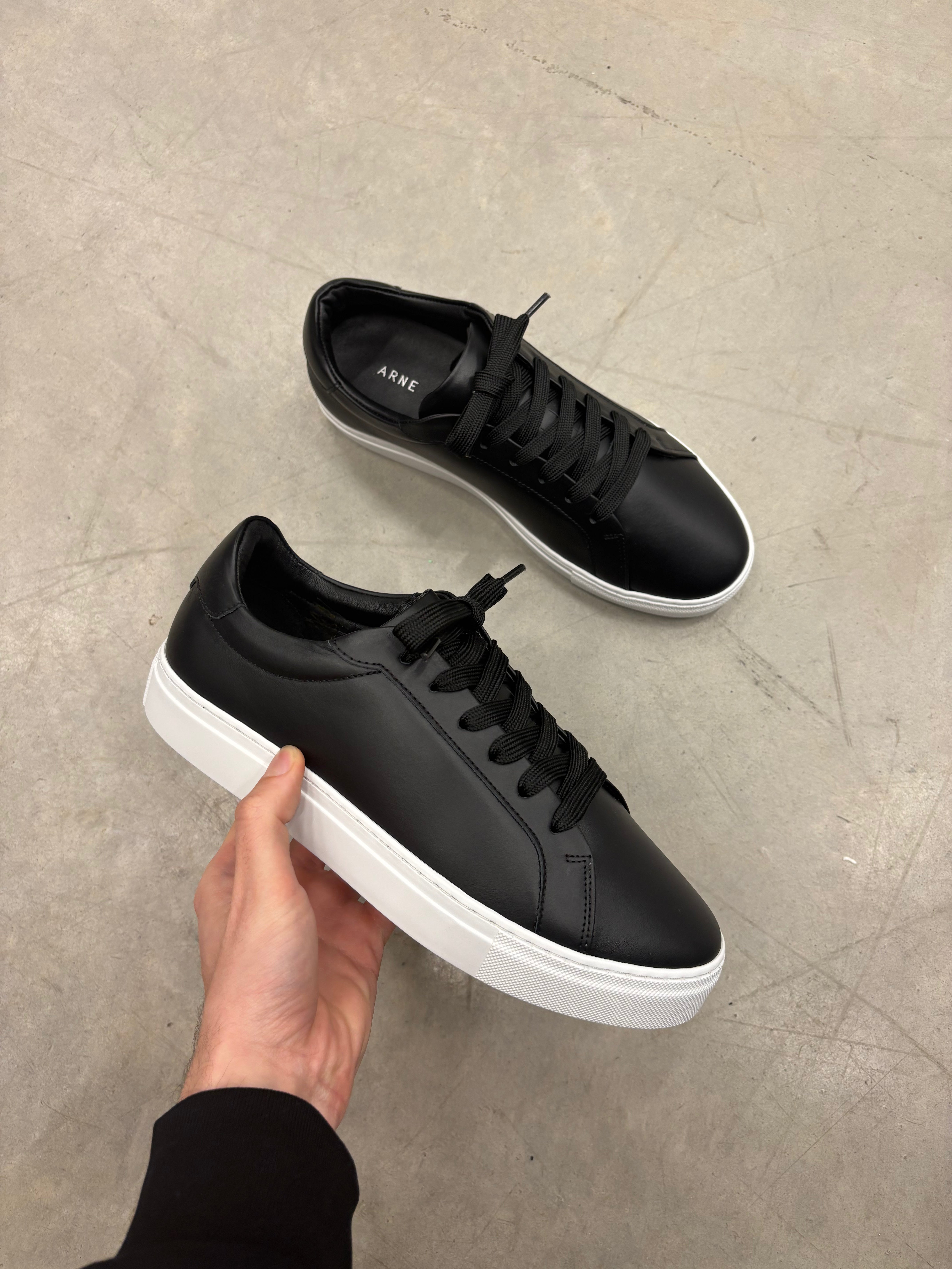 Low Essential Leather Trainer in Black