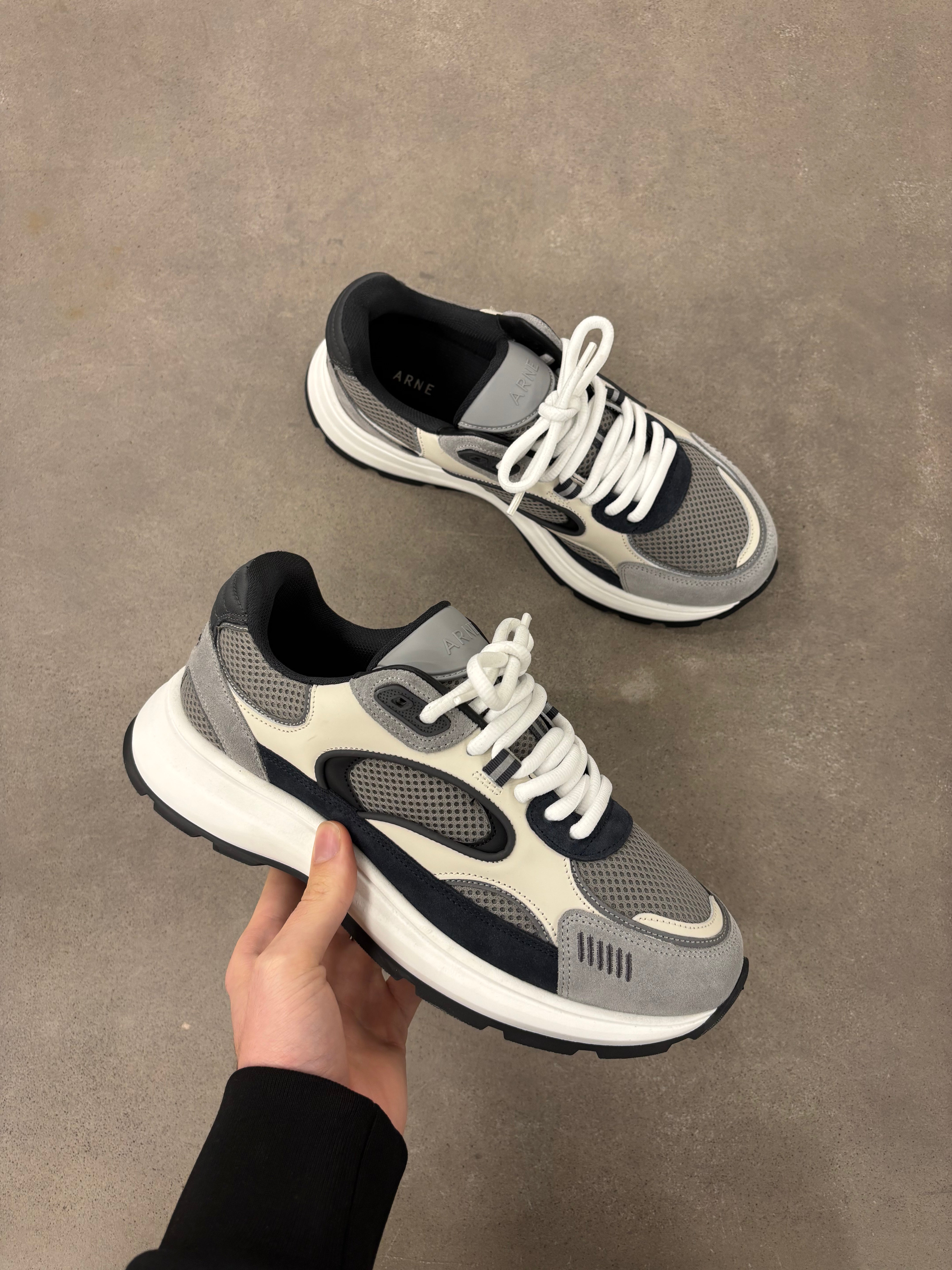 Circuit Trainer in Desert Grey