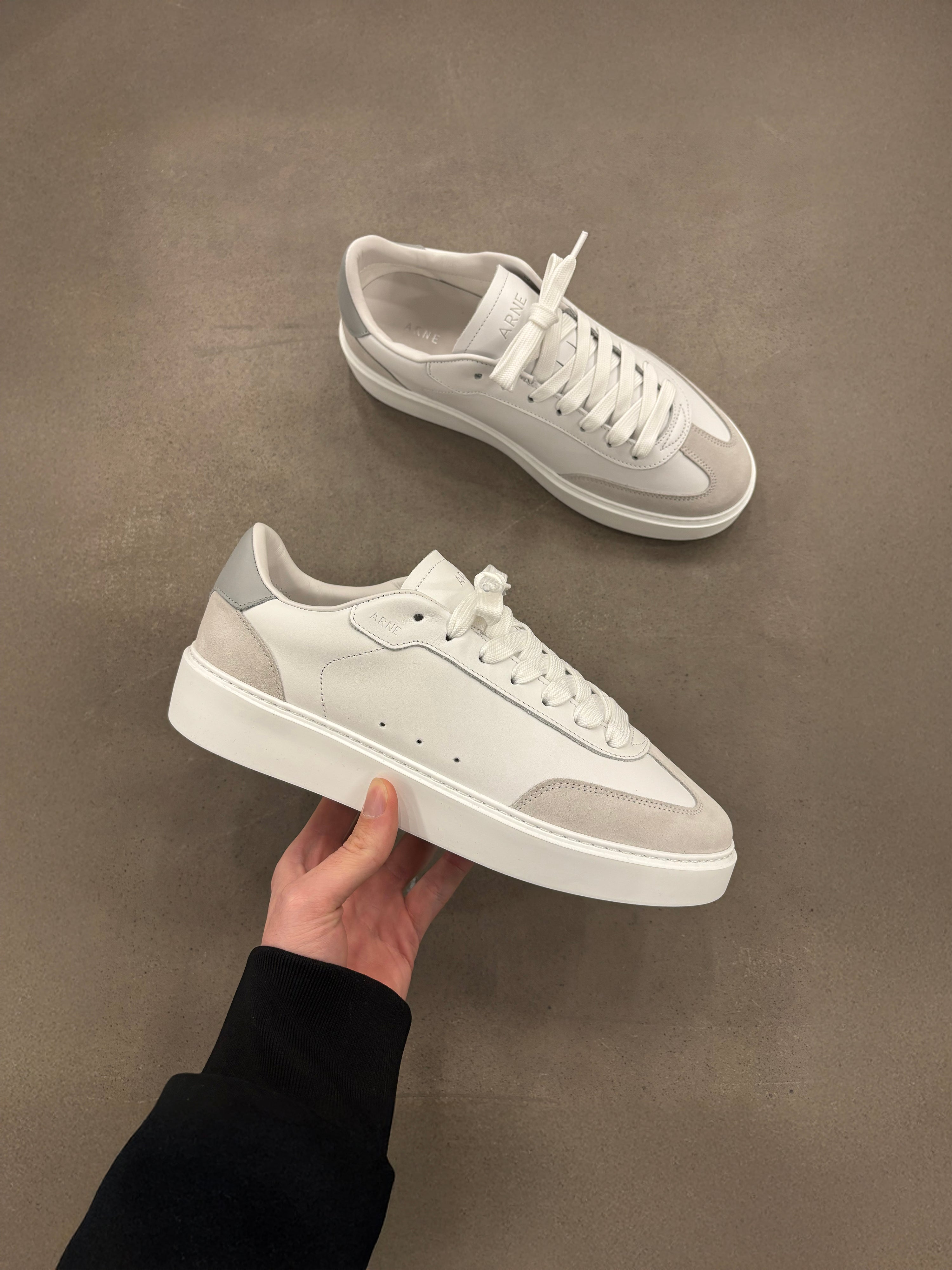 Tennis Trainer in White Grey