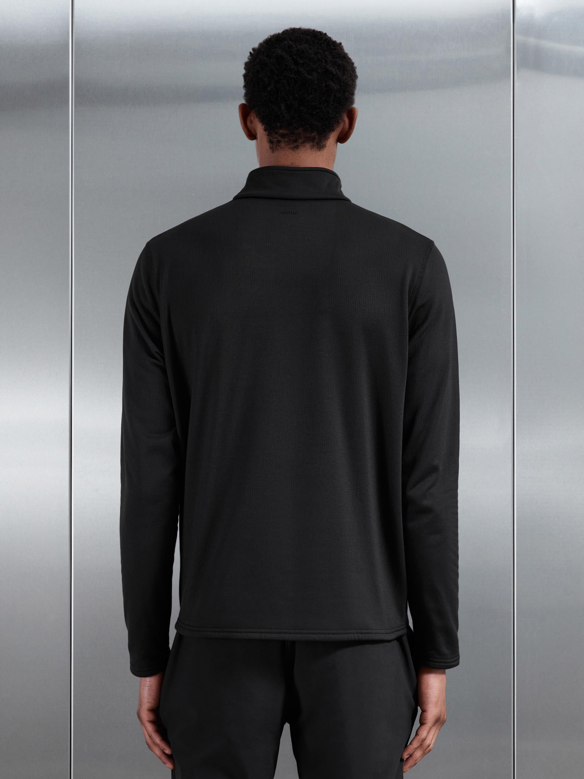 Insulating Golf Mid Layer in Black