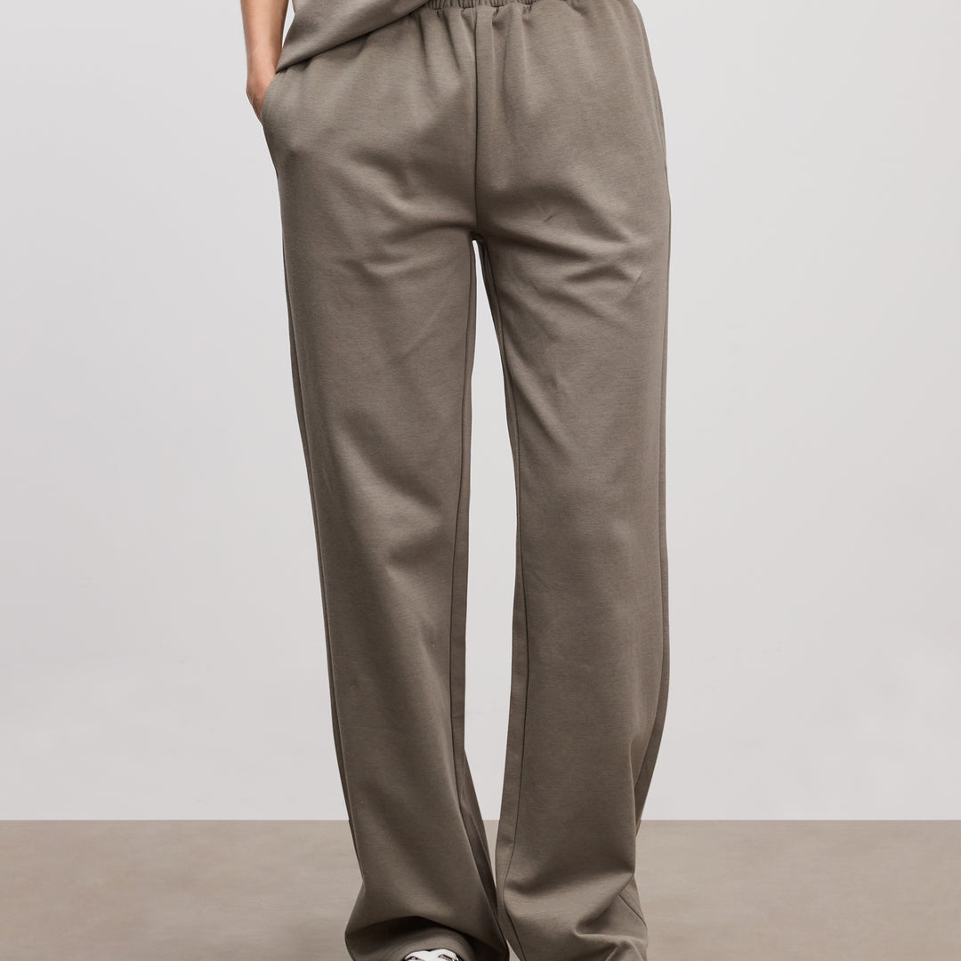 Womens Interlock Straight Leg Jogger in Olive