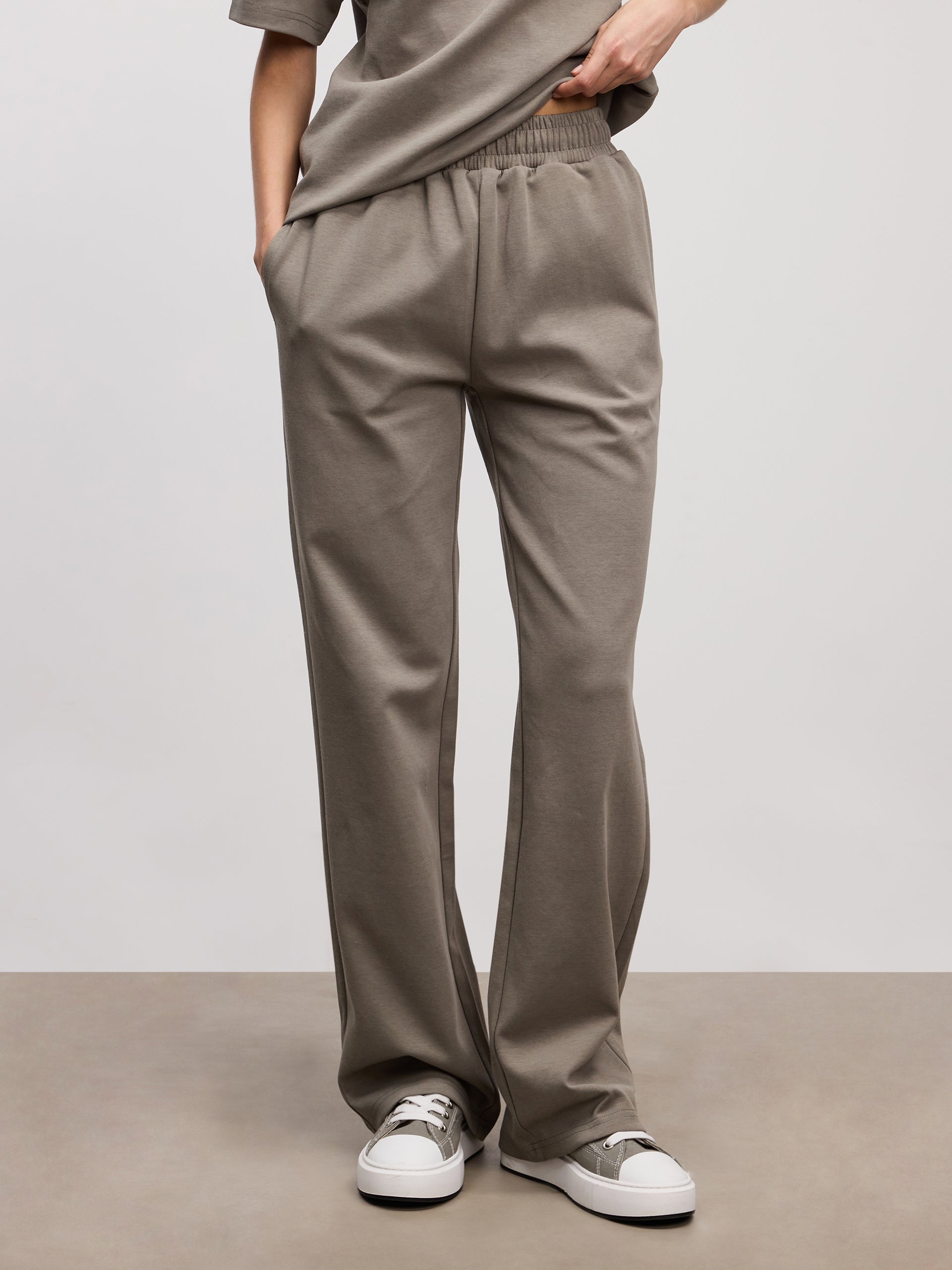 Womens Interlock Straight Leg Jogger in Olive