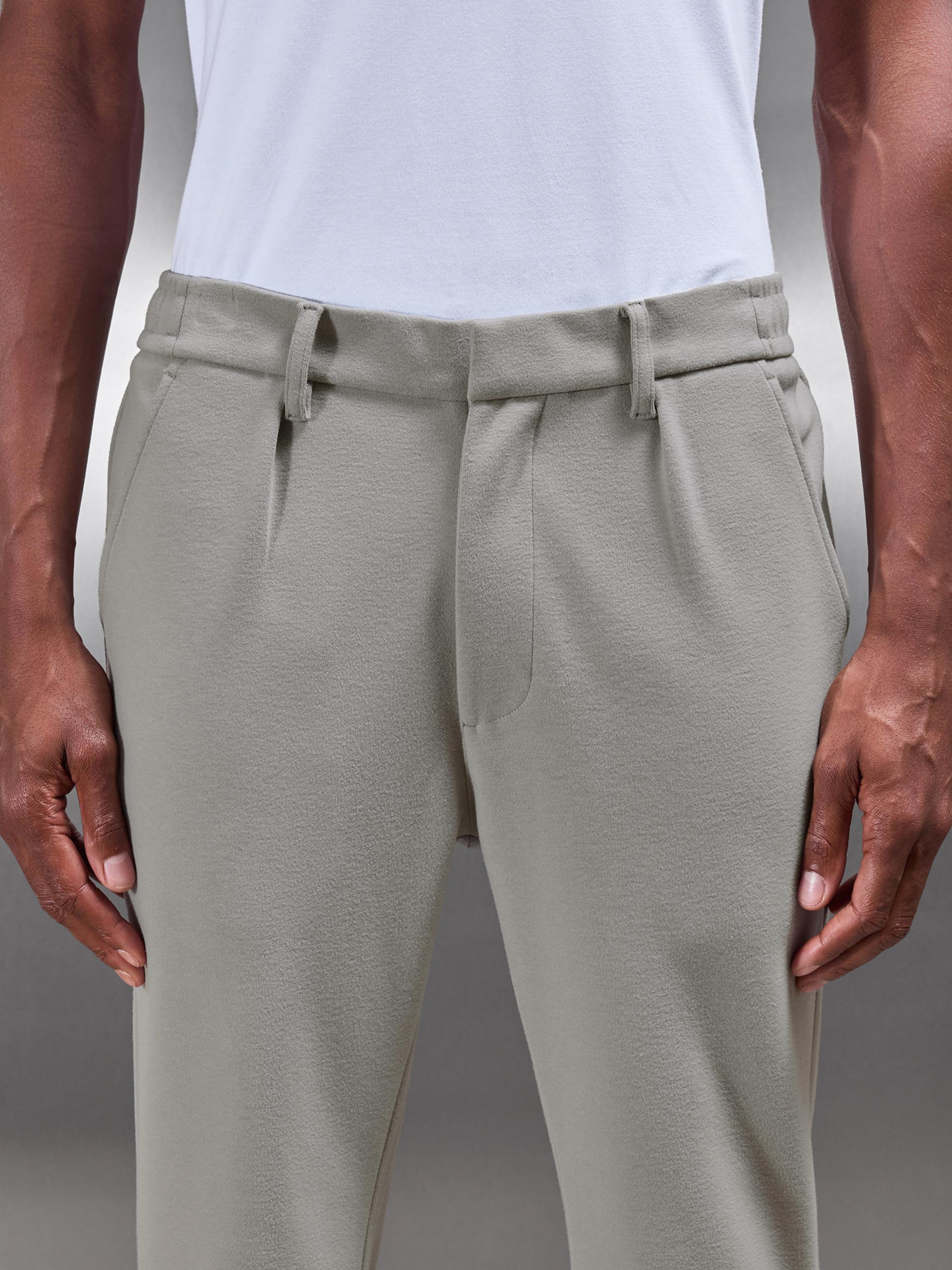Knitted Tailored Jogger in Stone