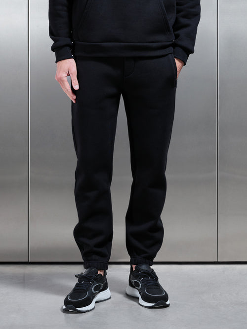 Relaxed Fit Jogger in Black