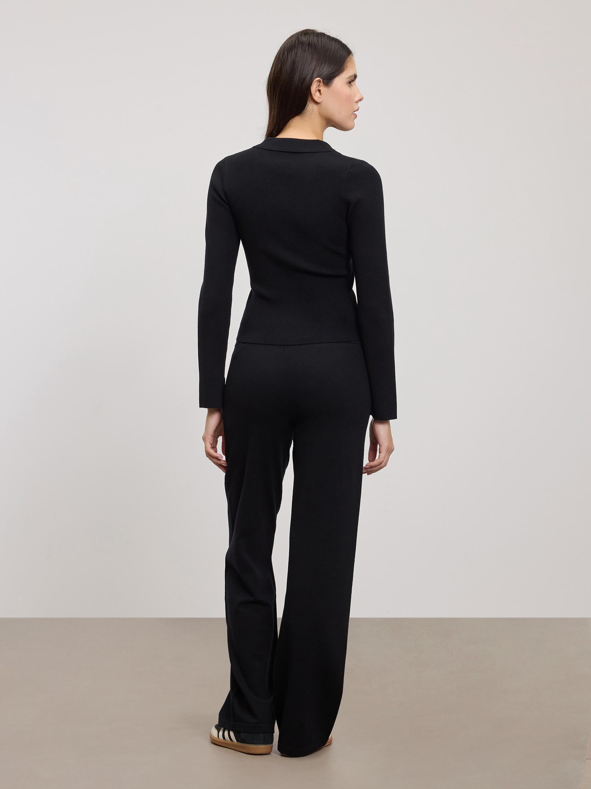 Womens Light Knit Straight Leg Jogger in Black