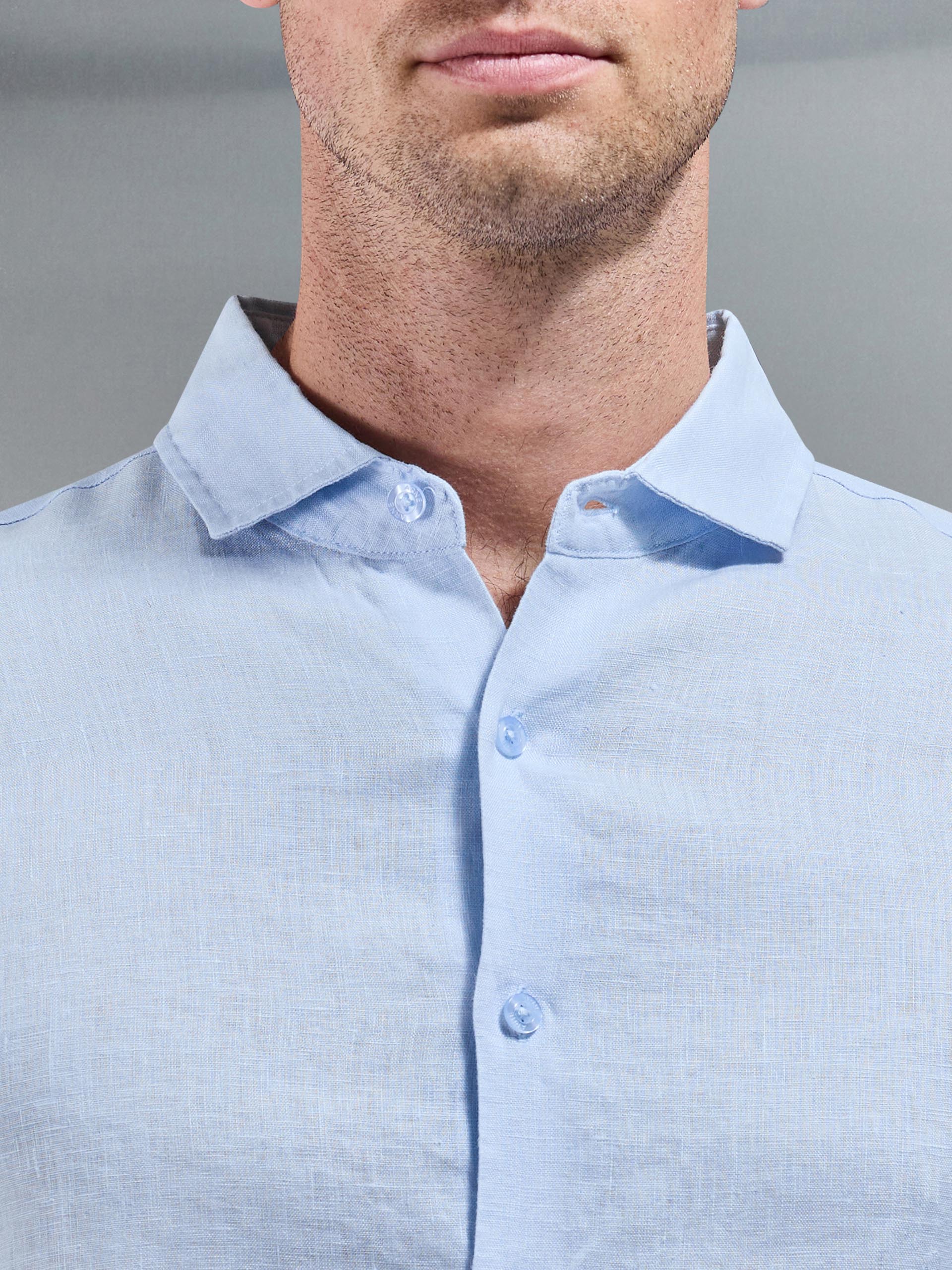 Linen Long Sleeve Cutaway Collar Shirt in Light Blue