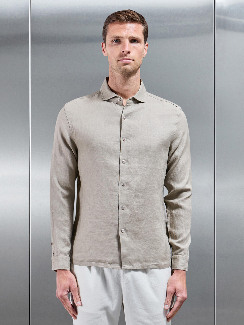 Linen Long Sleeve Cutaway Collar Shirt in Light Sage