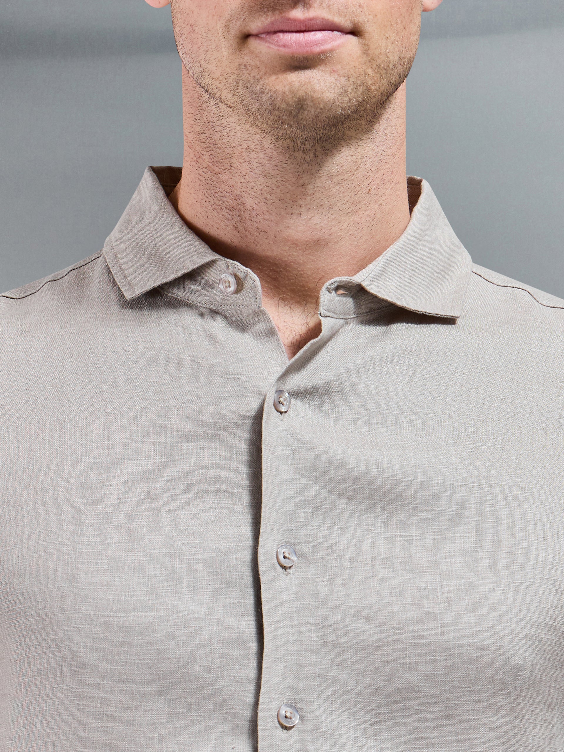 Linen Long Sleeve Cutaway Collar Shirt in Stone