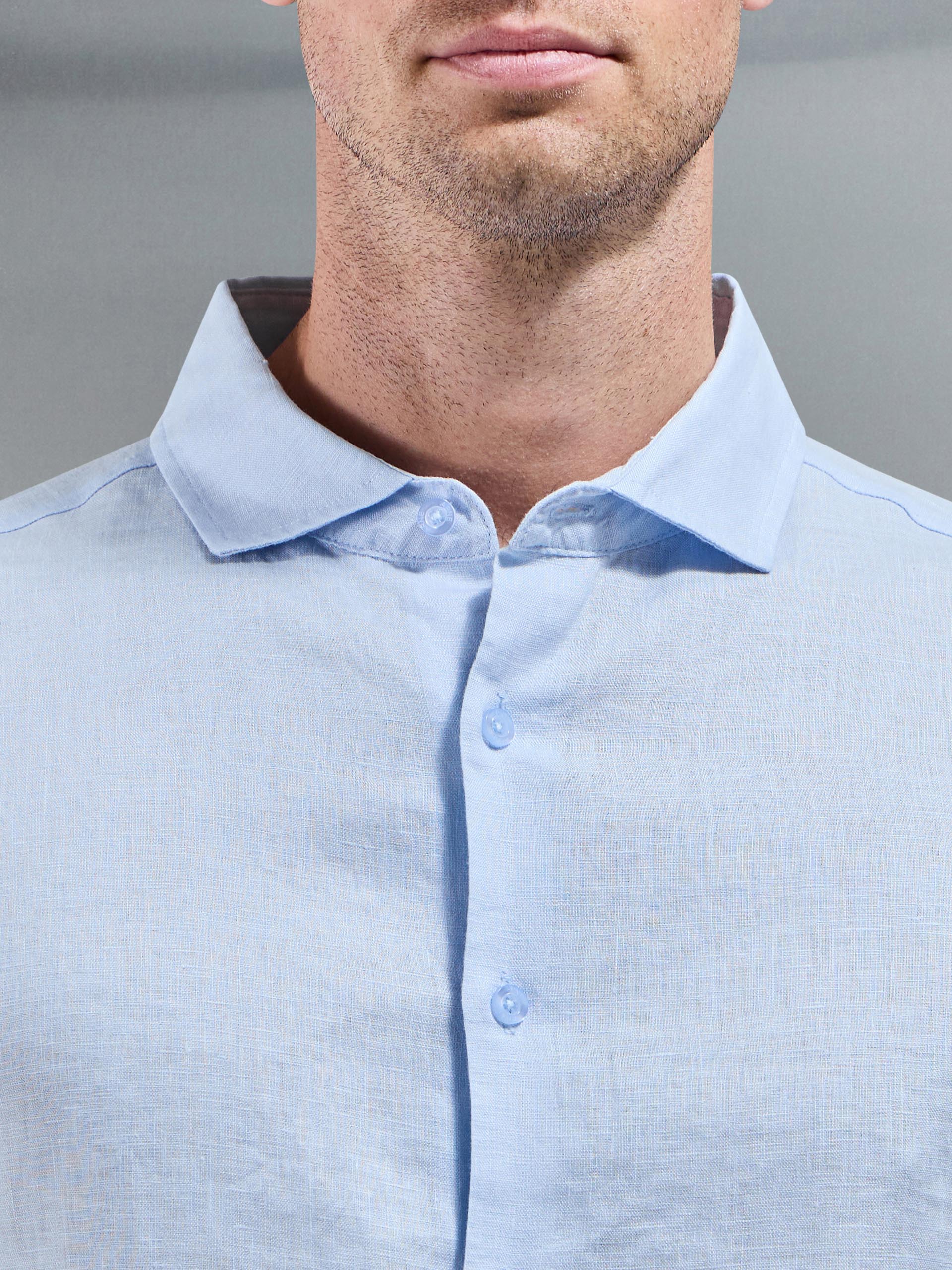 Linen Short Sleeve Cutaway Collar Shirt in Light Blue