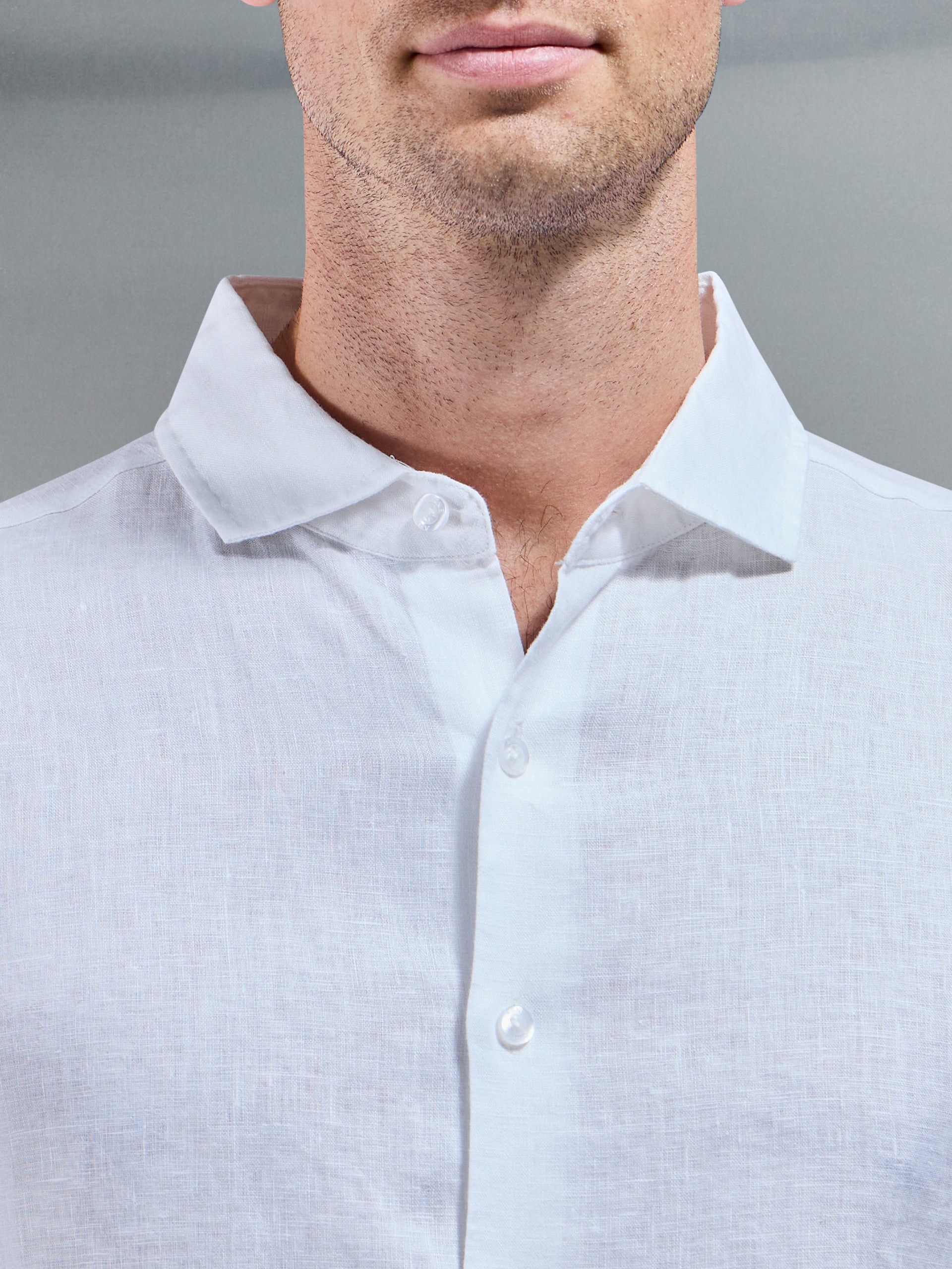 Linen Short Sleeve Cutaway Collar Shirt in White