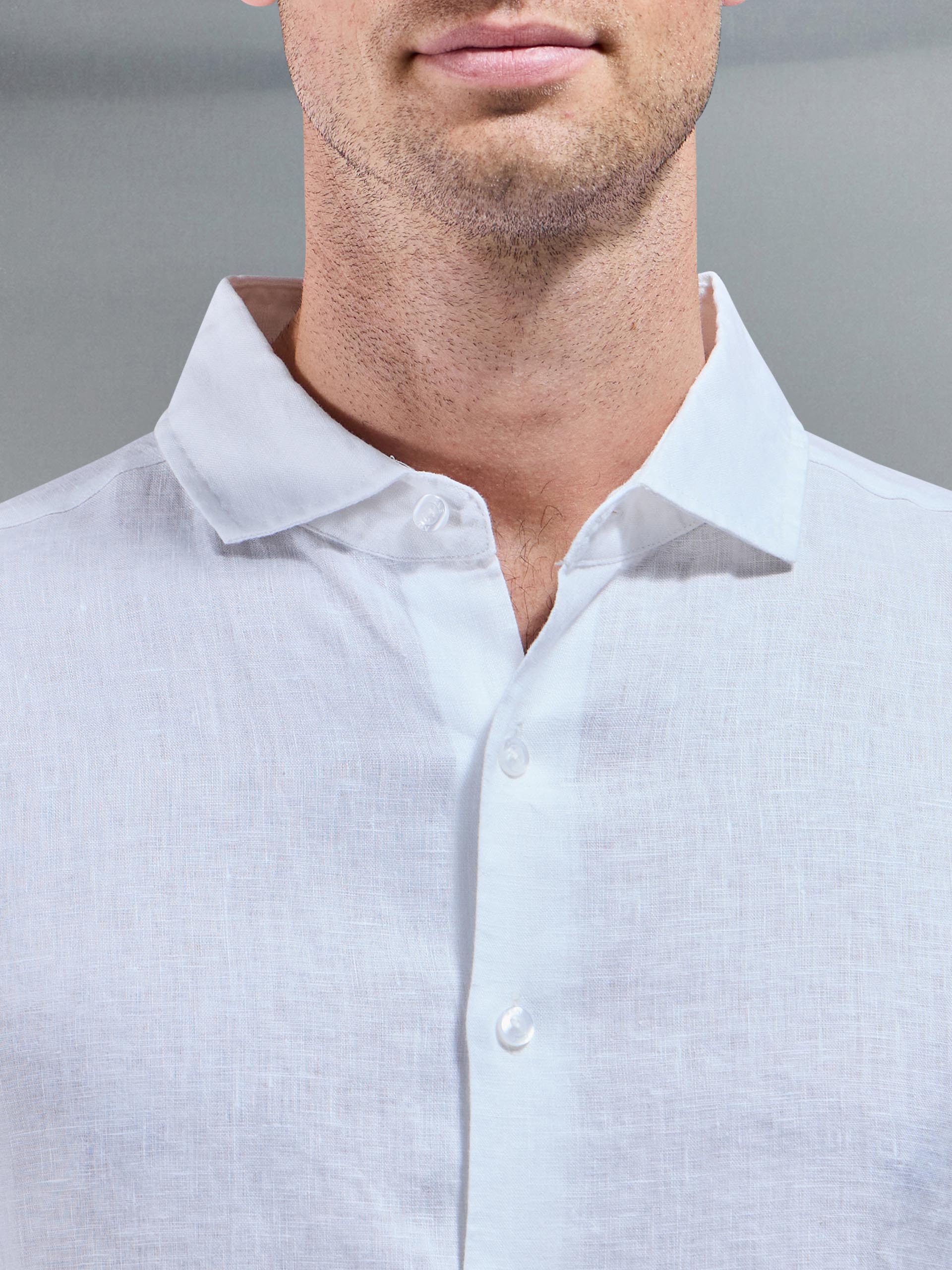 Linen Short Sleeve Cutaway Collar Shirt in White