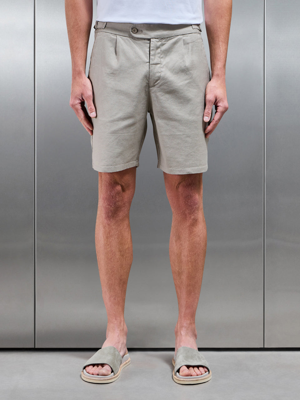 Linen Tailored Short in Light Sage