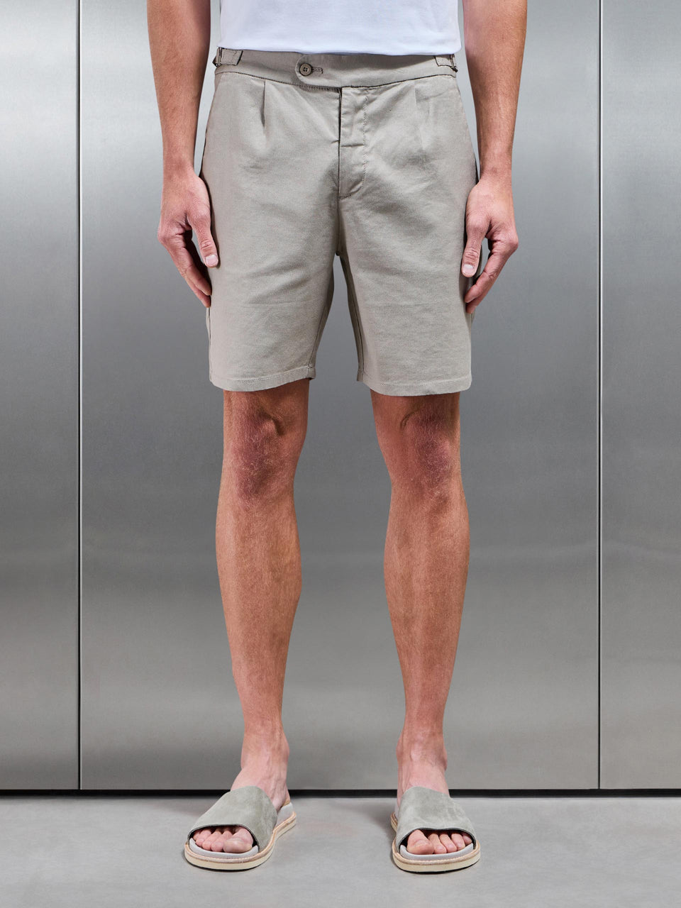 Linen Tailored Short in Light Sage