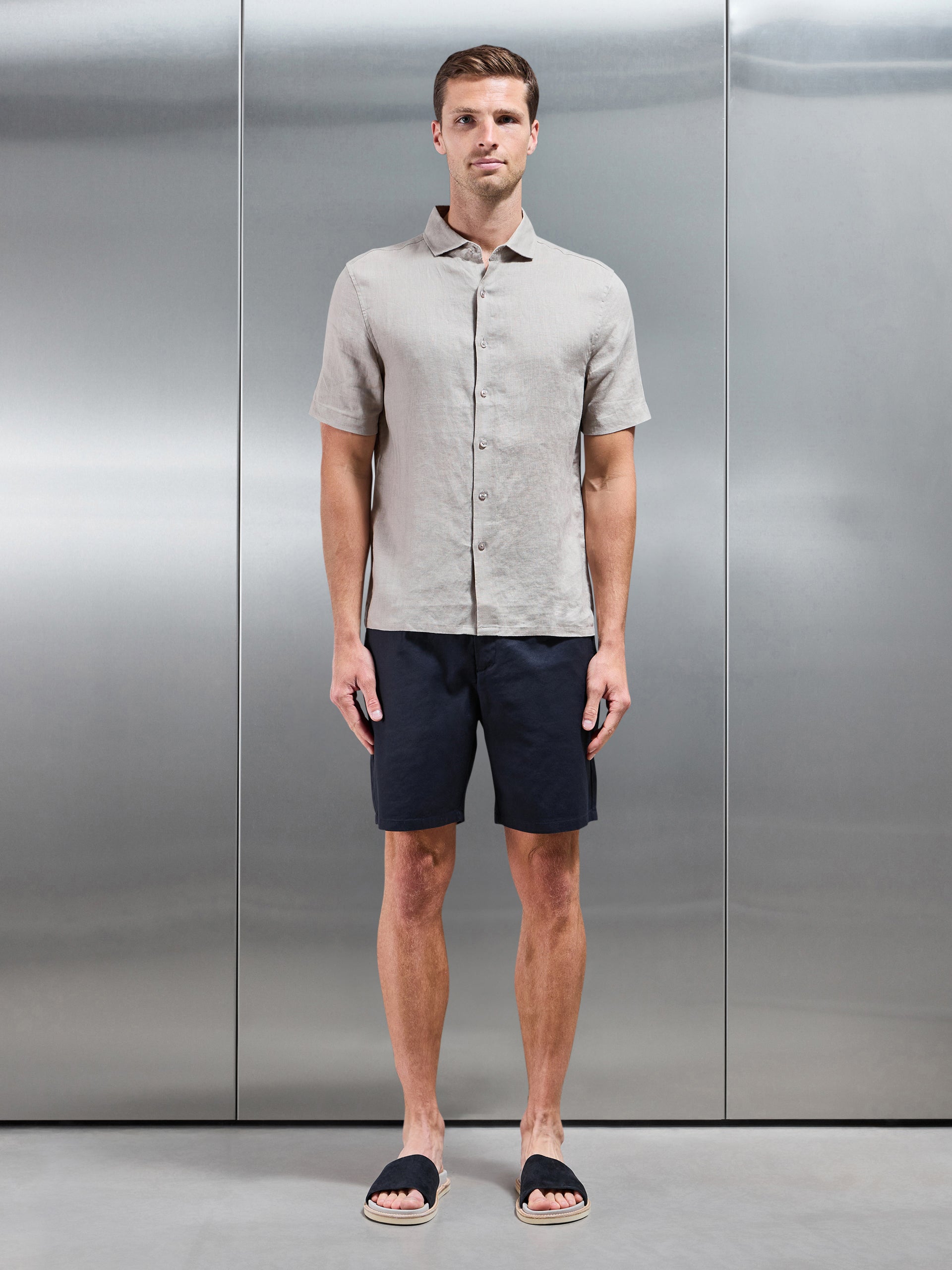 Linen Tailored Short in Navy