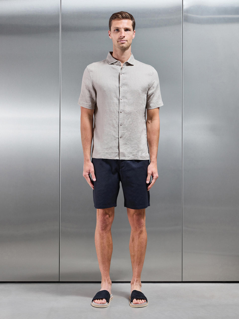 Linen Tailored Short in Navy