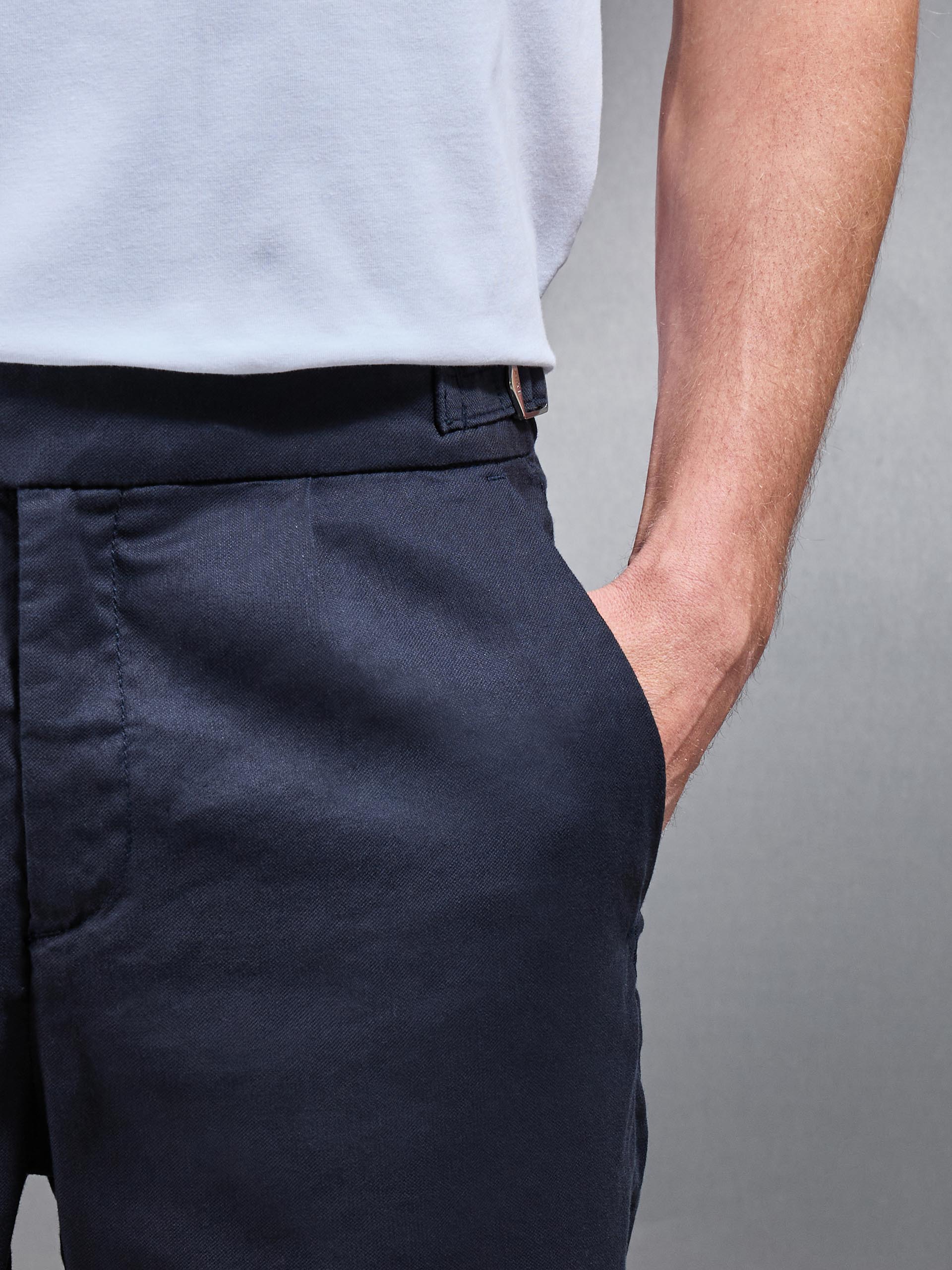 Linen Tailored Short in Navy