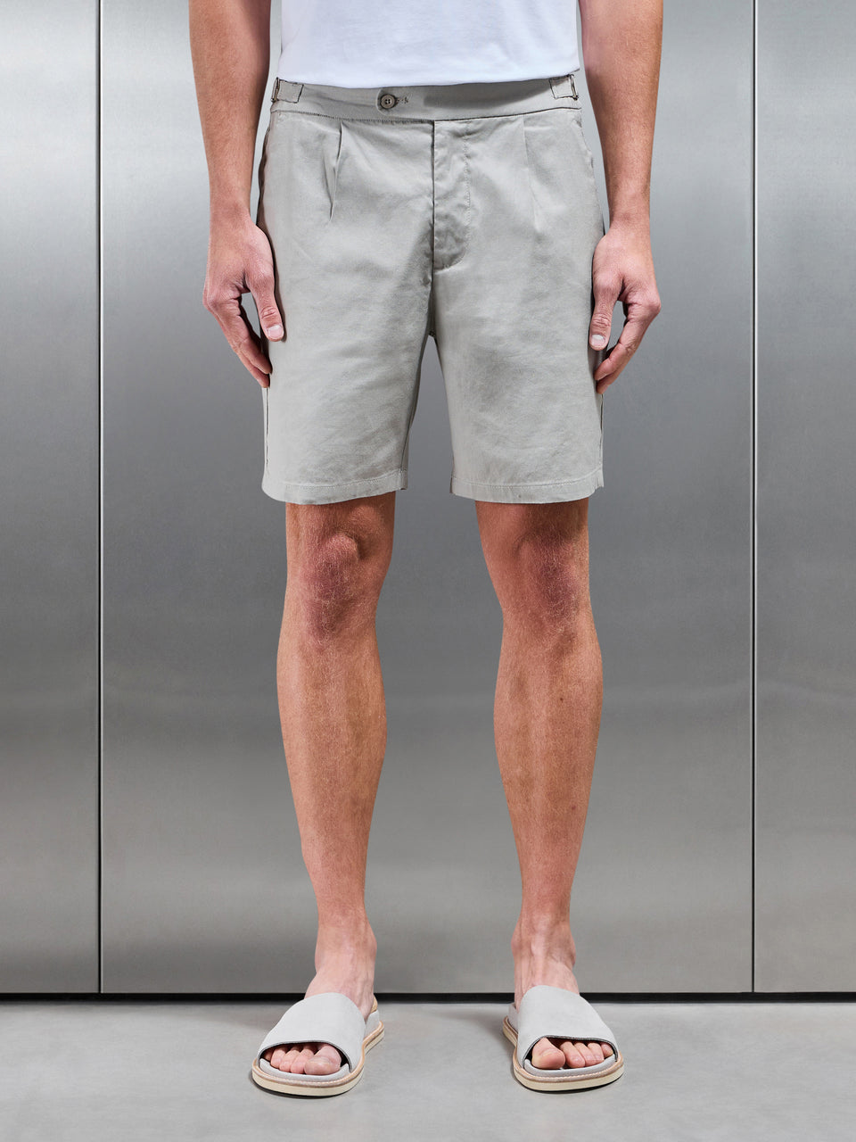 Linen Tailored Short in Stone