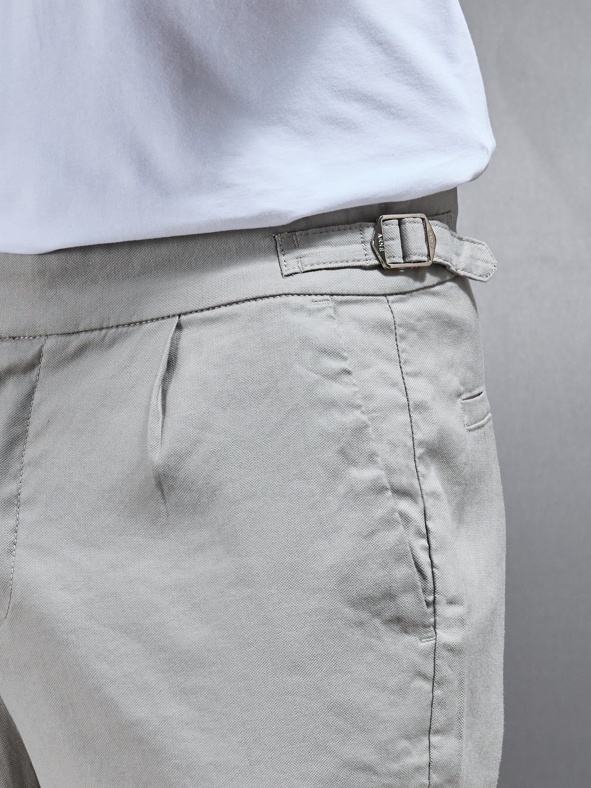 Linen Tailored Short in Stone