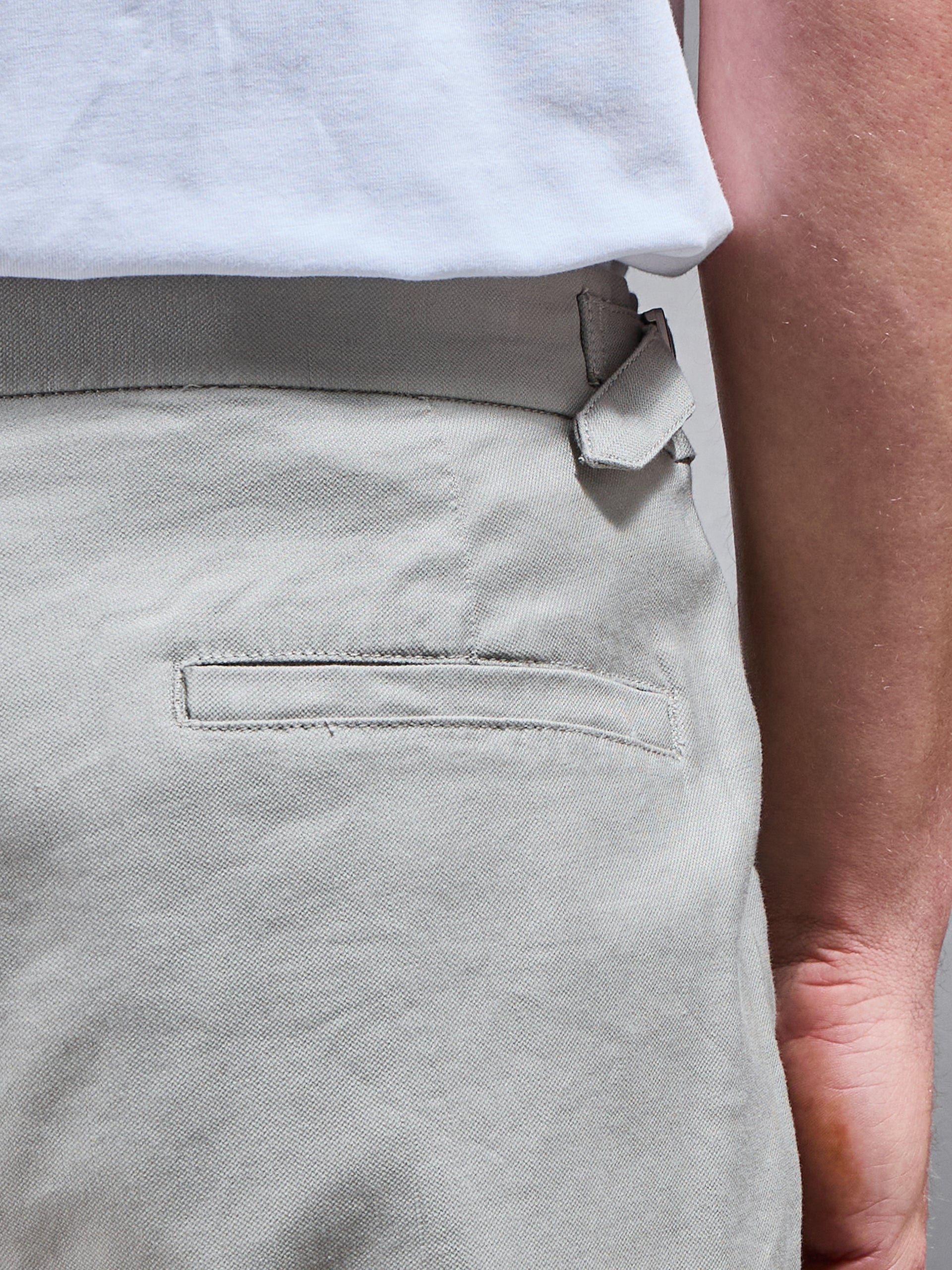 Linen Tailored Short in Stone