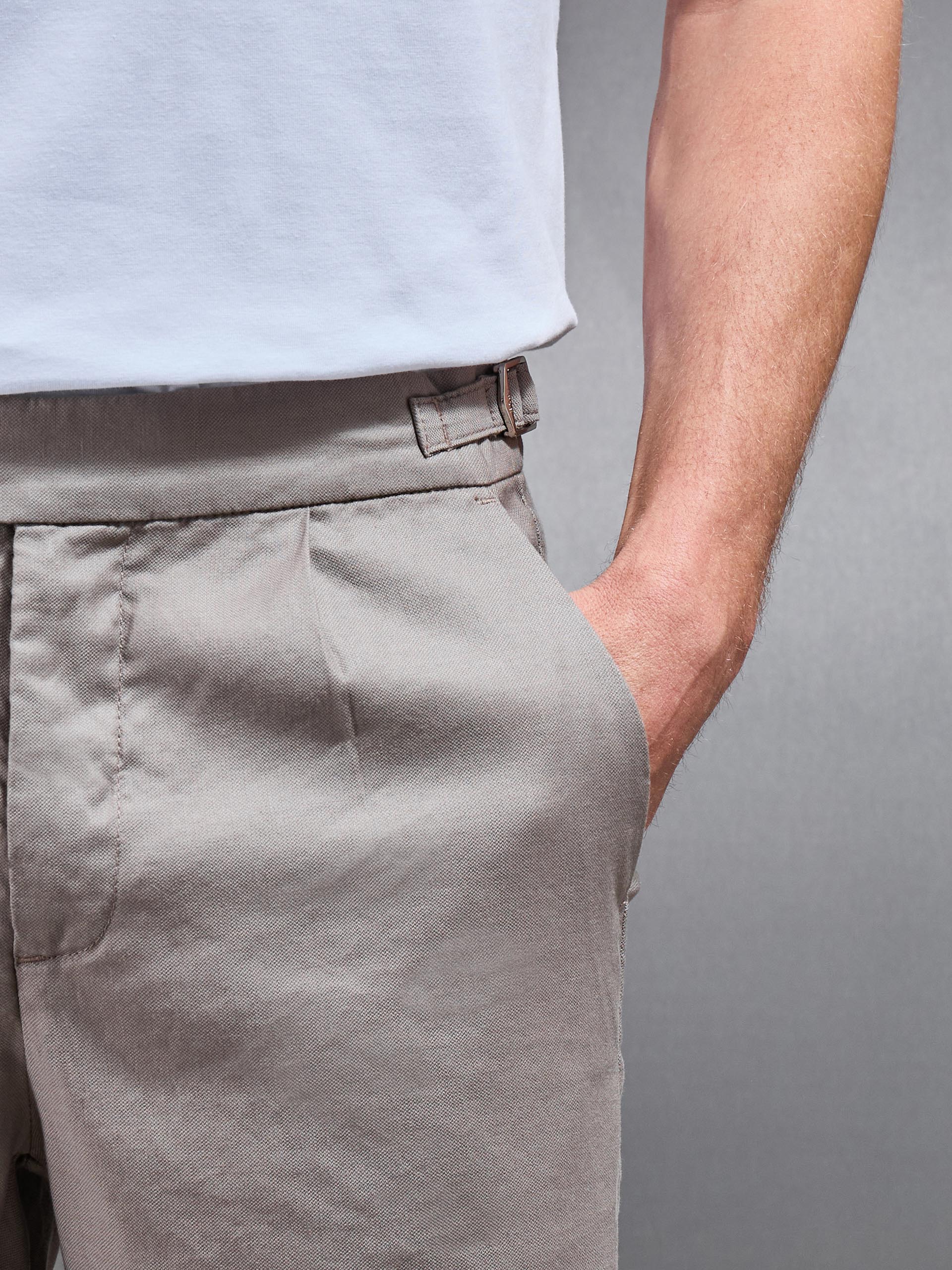 Linen Tailored Short in Taupe