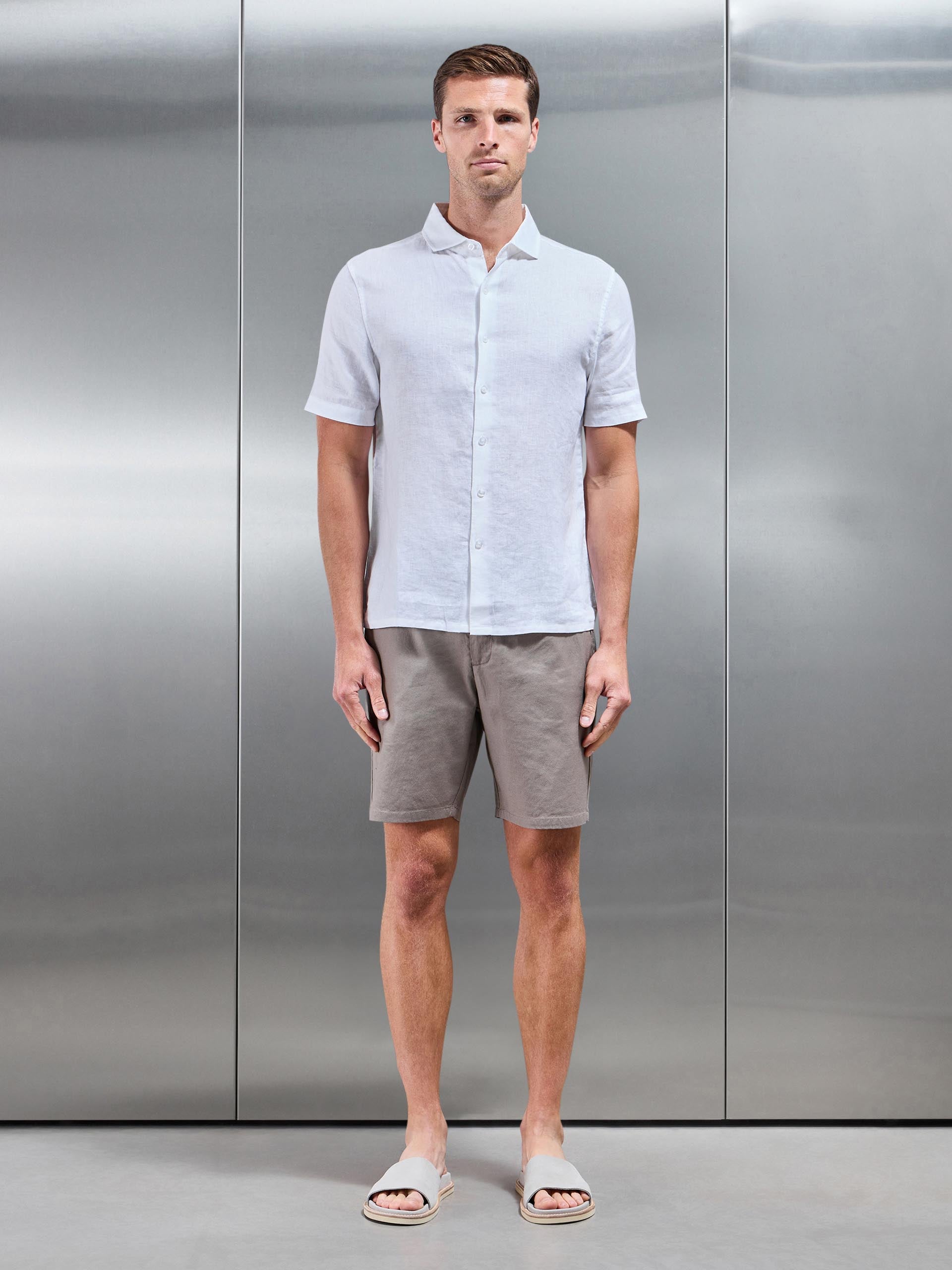 Linen Tailored Short in Taupe