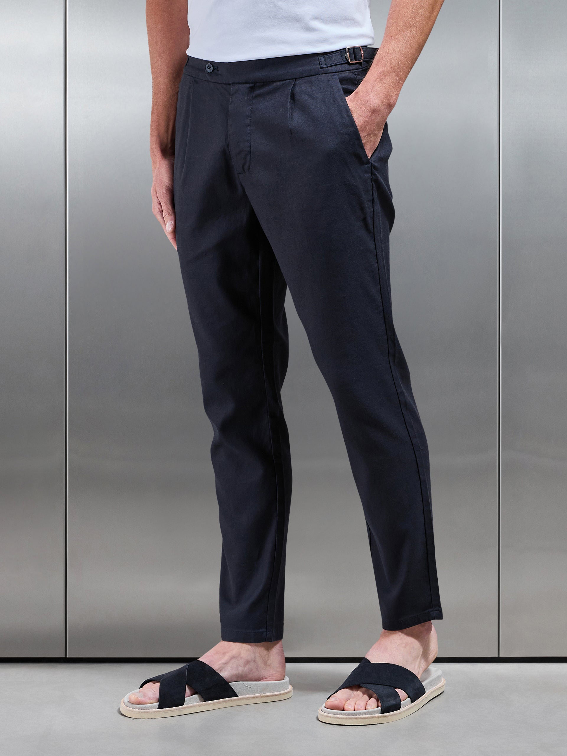 Linen Tailored Trouser in Navy