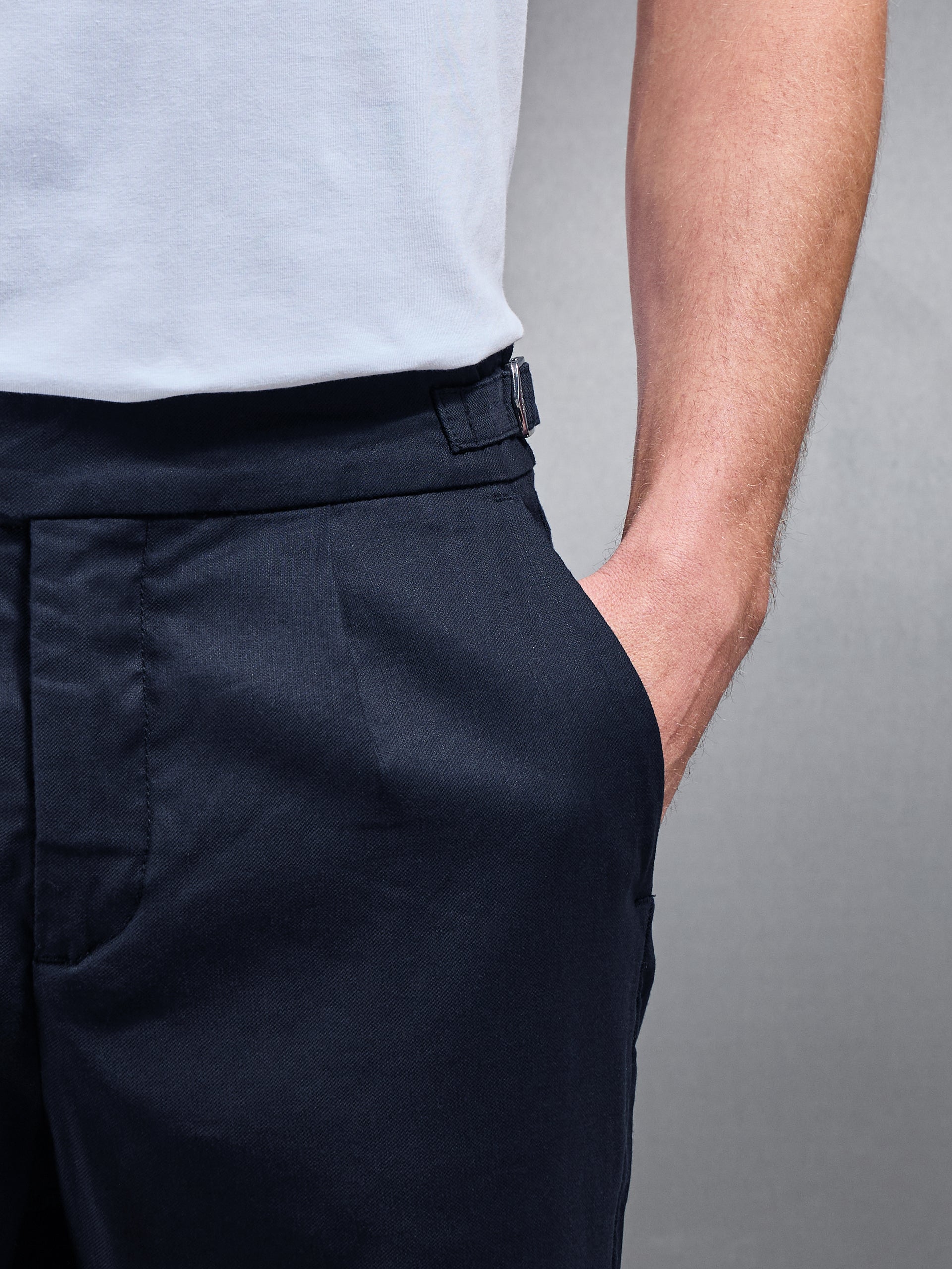 Linen Tailored Trouser in Navy
