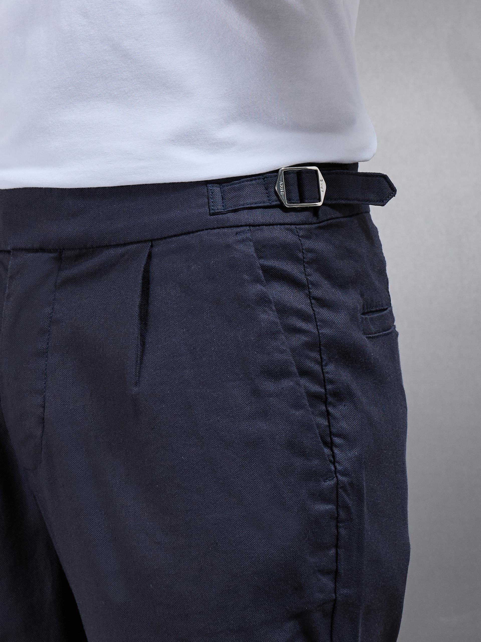 Linen Tailored Trouser in Navy