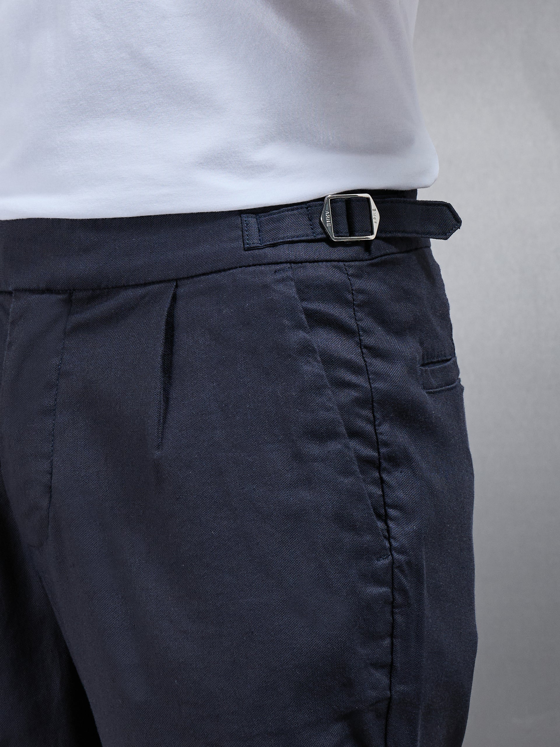 Linen Tailored Trouser in Navy