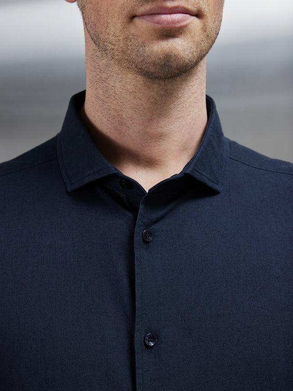Linen Long Sleeve Cutaway Collar Shirt in Navy