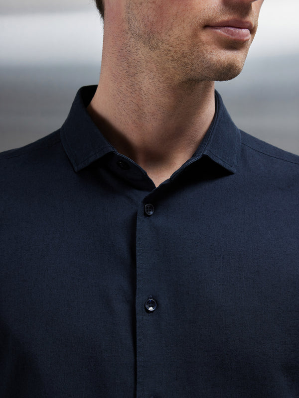 Linen Short Sleeve Cutaway Collar Shirt in Navy
