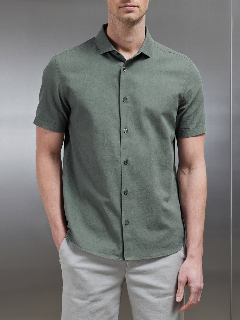 Linen Short Sleeve Cutaway Collar Shirt in Sage