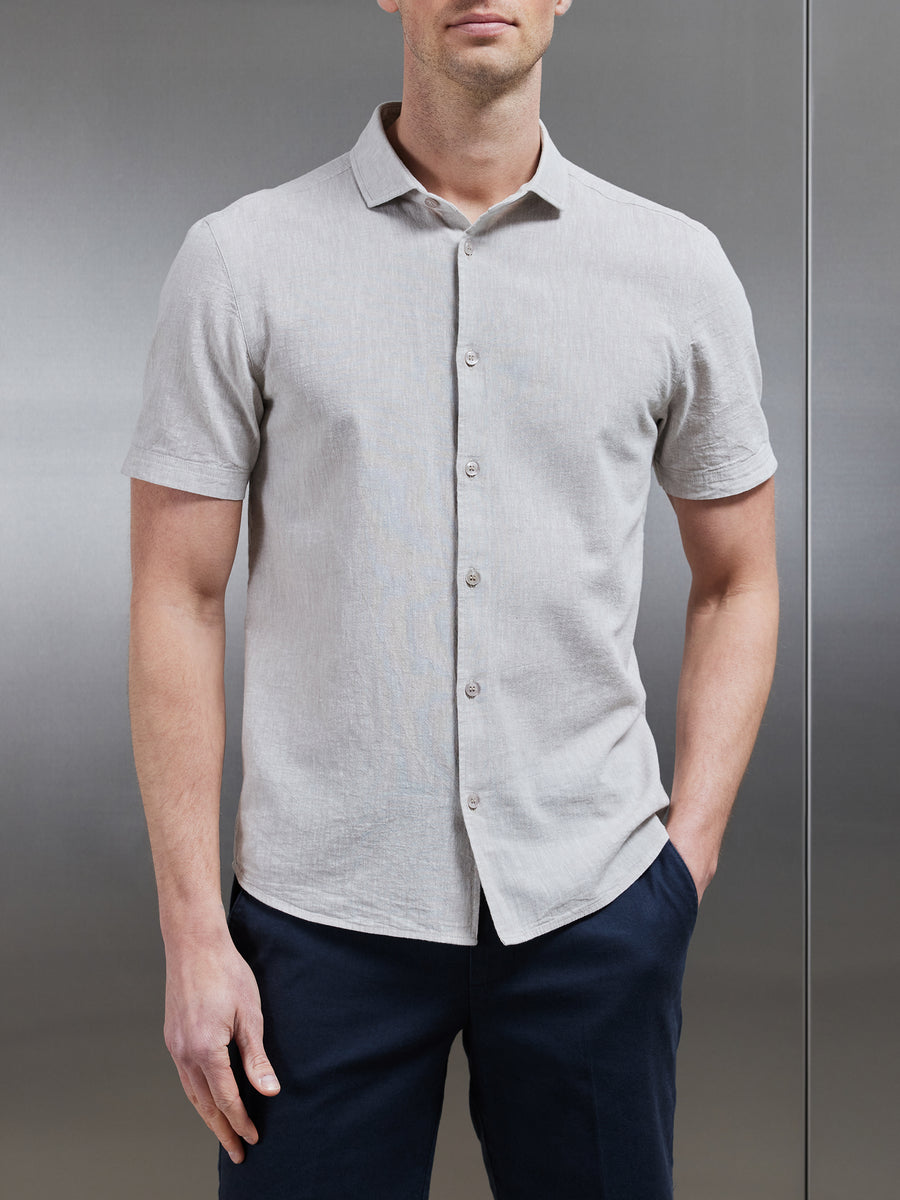 Linen Short Sleeve Cutaway Collar Shirt in Stone