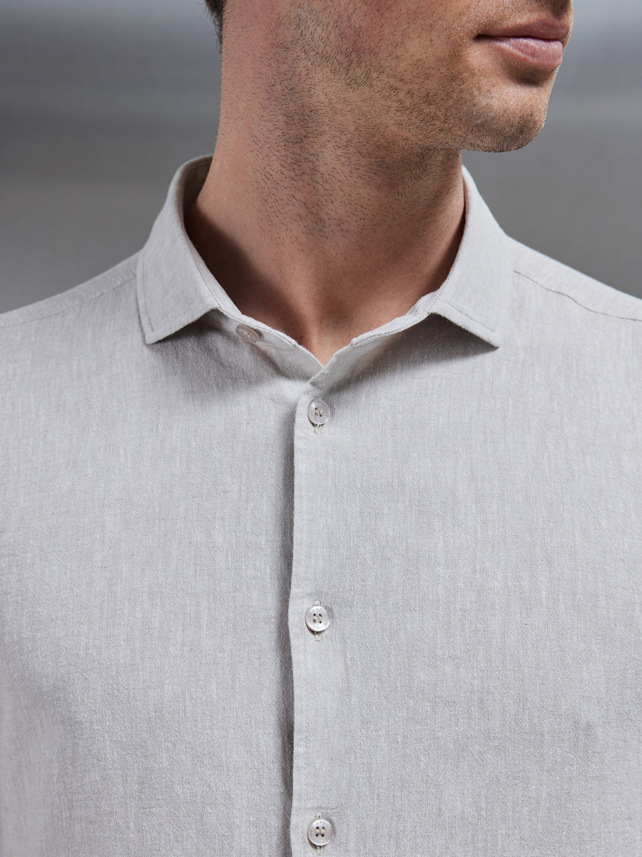 Linen Short Sleeve Cutaway Collar Shirt in Stone